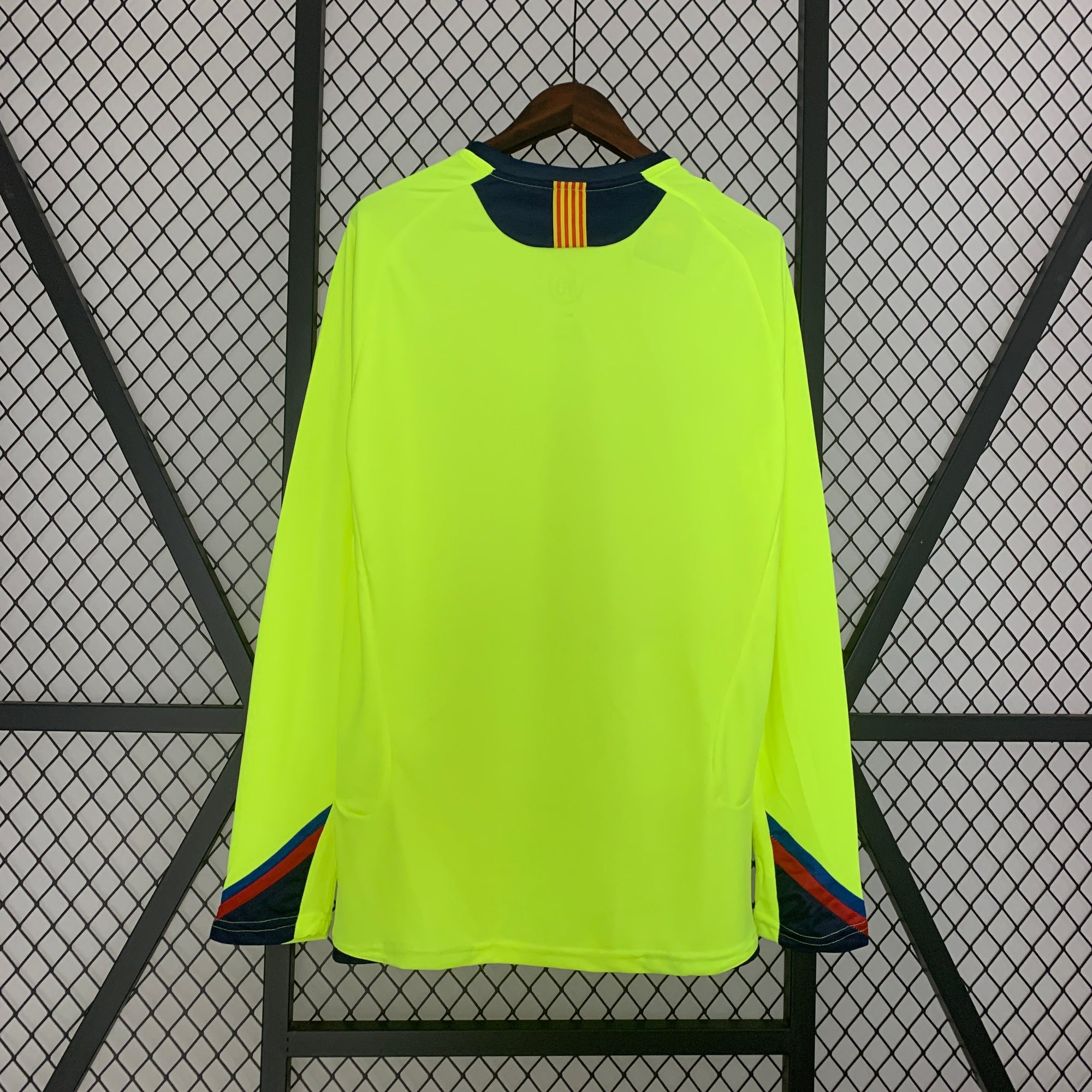 Camisa Barcelona Away 05/06 (Versão Manga Longa Retrô)