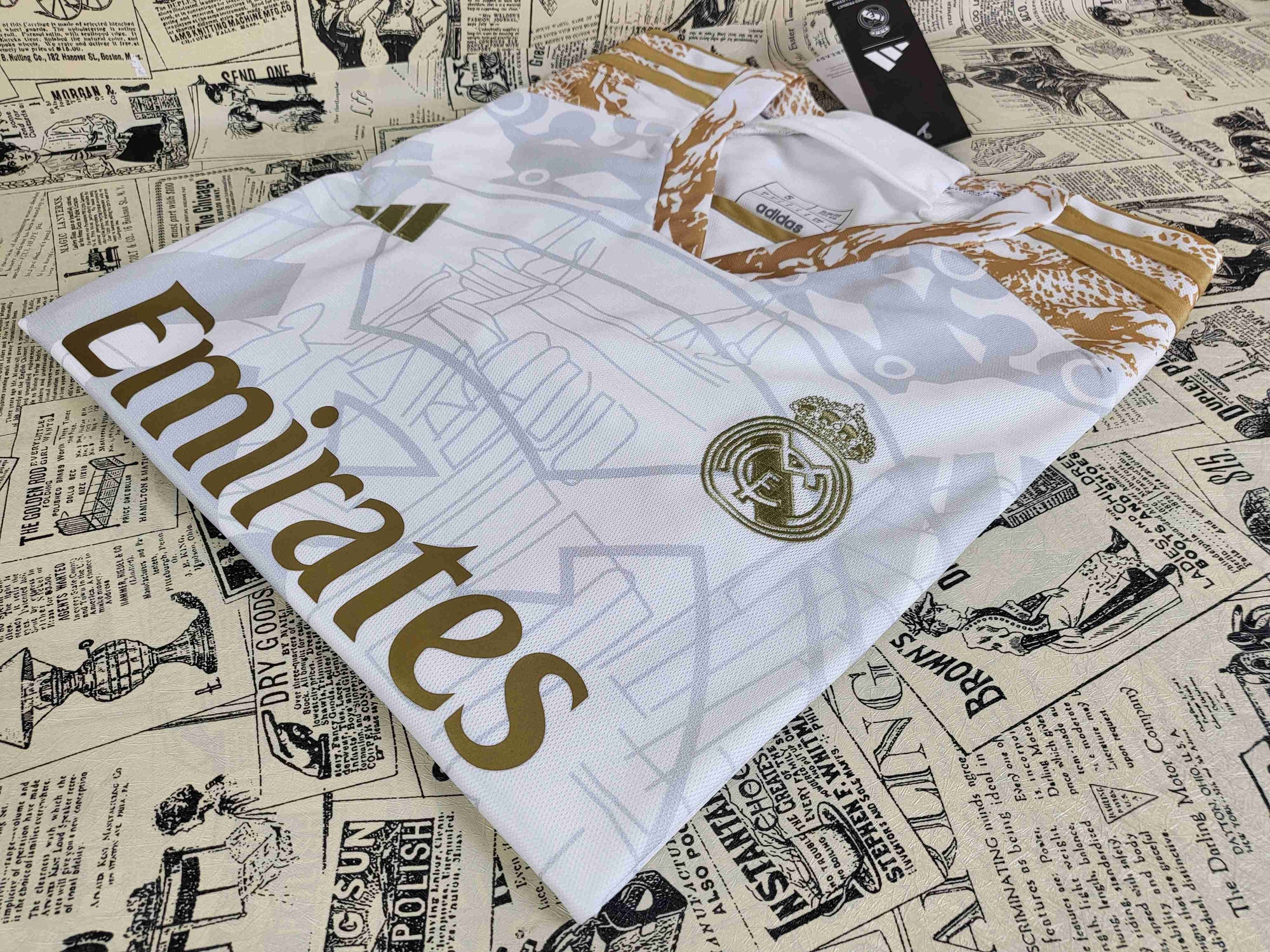 Camisa Real Madrid "Golden-White Style" 23/24 (Versão Torcedor) | EDIÇÃO ESPECIAL