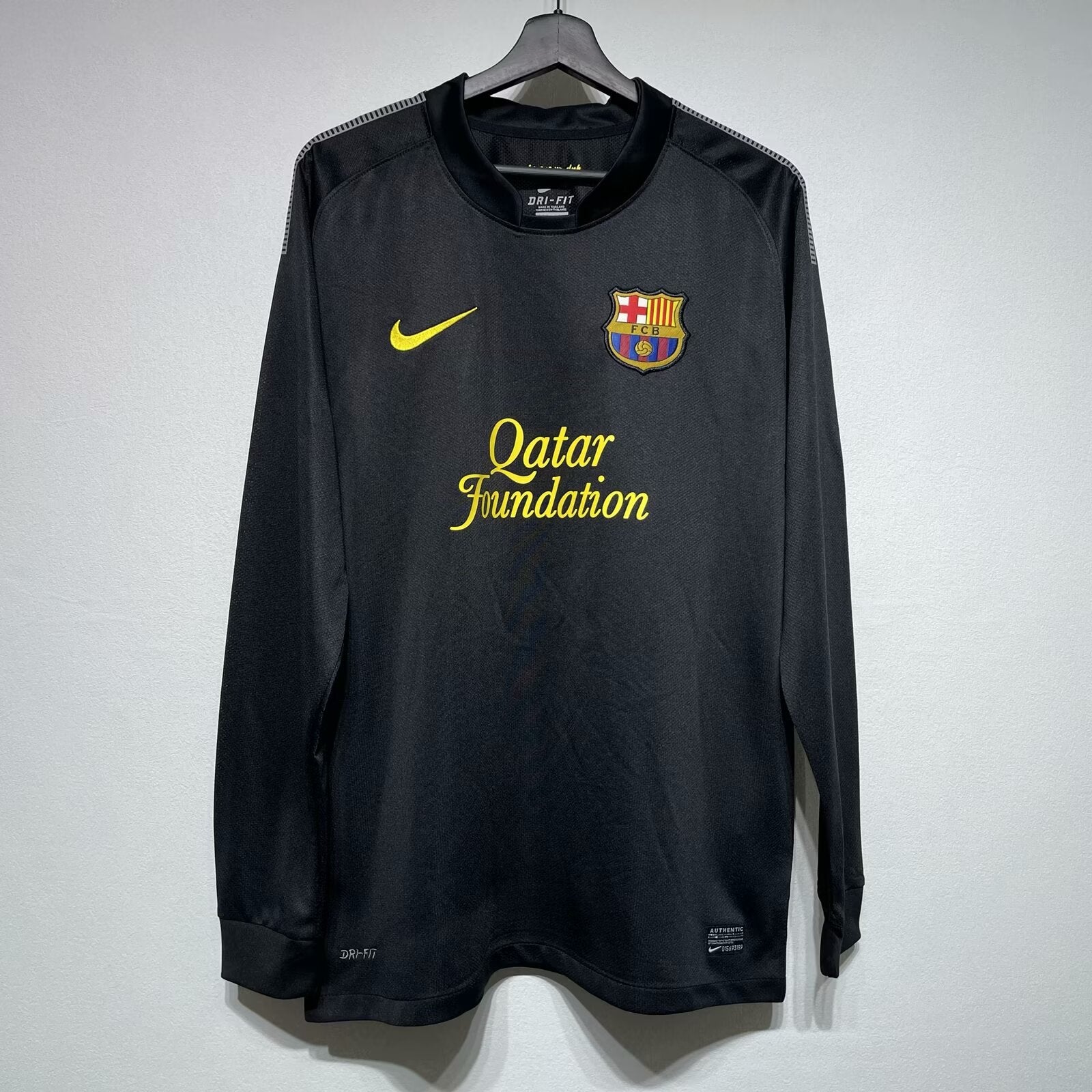 Camisa Barcelona Away 11/12 (Versão Manga Longa Jogador Retrô)
