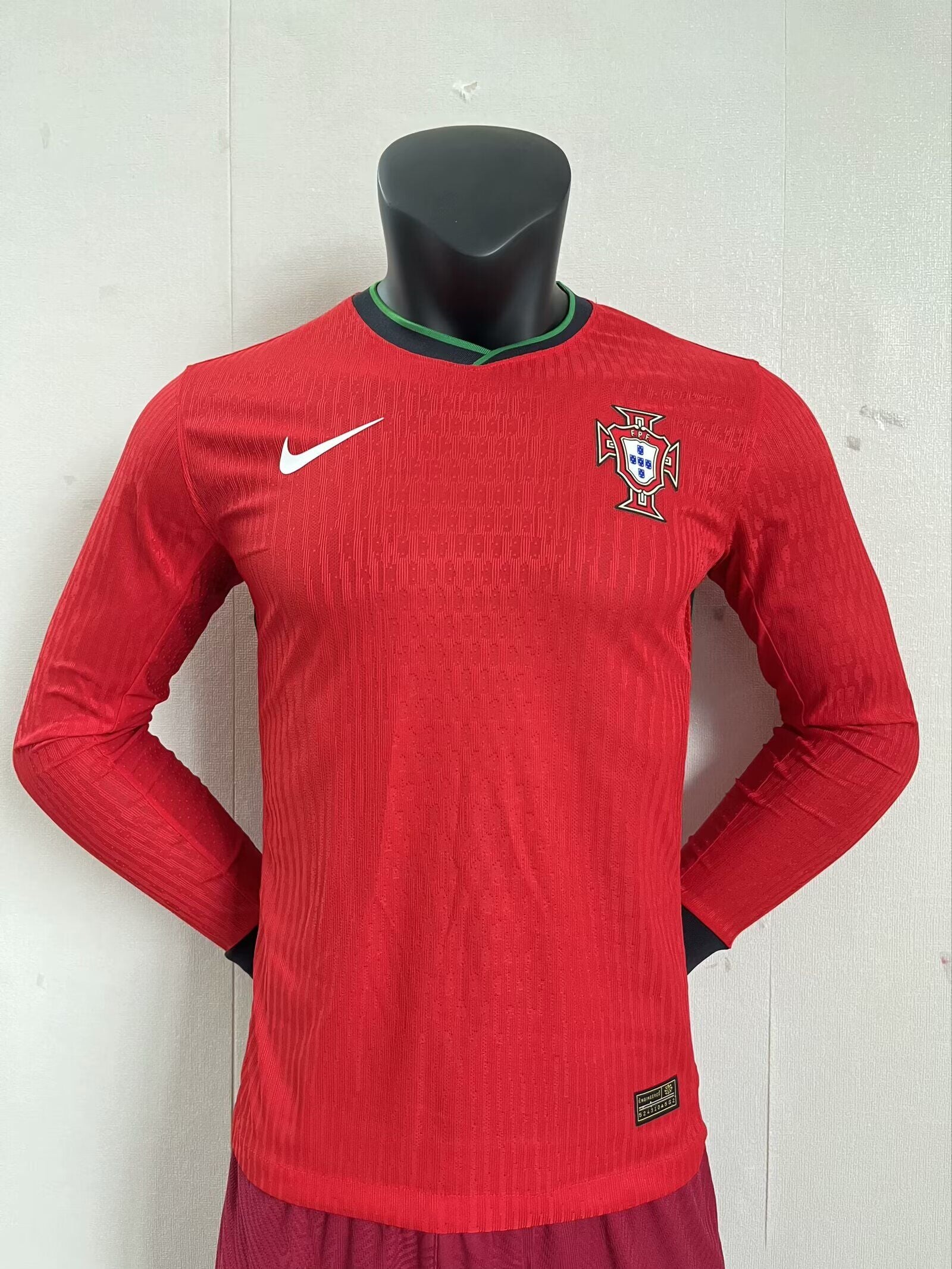 Camisa Seleção Portuguesa Home 2024 (Versão Manga Longa Jogador)