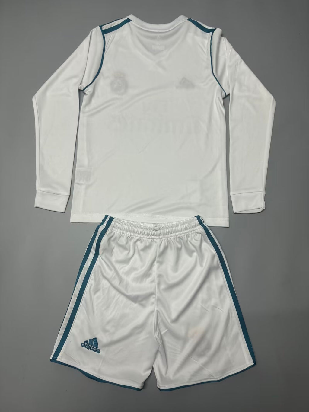 Kit Real Madrid Home 17/18 Conjunto Infantil (Versão Manga Longa Retrô)