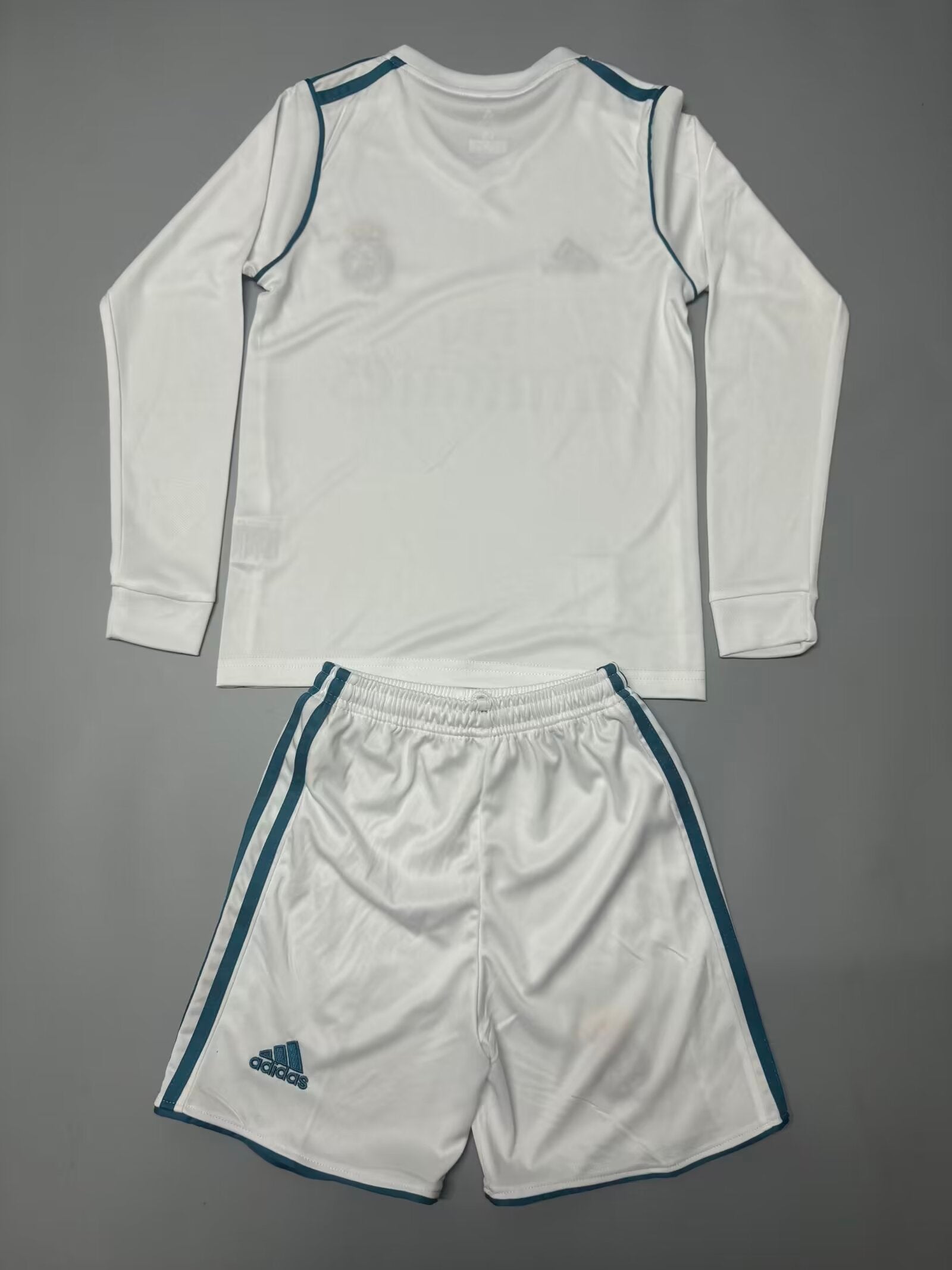 Kit Real Madrid Home 17/18 Conjunto Infantil (Versão Manga Longa Retrô)
