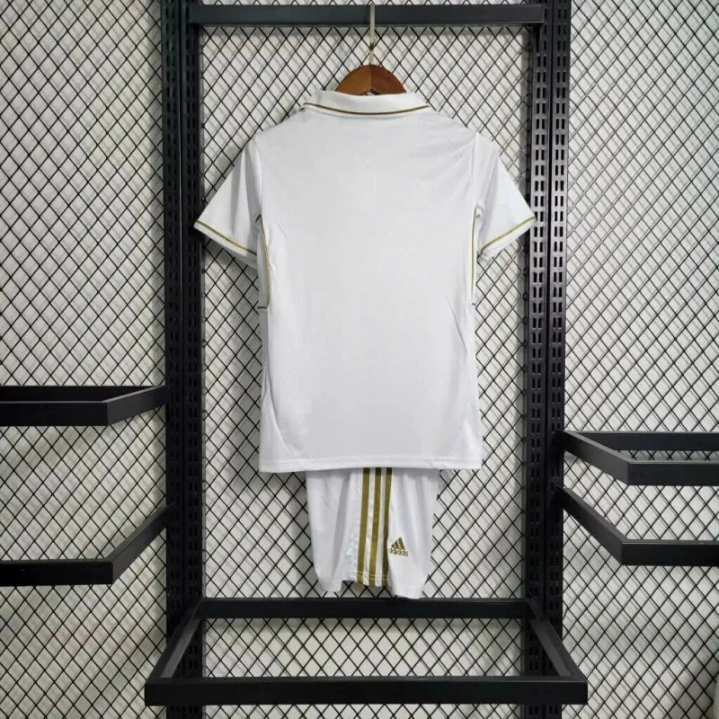 Kit Real Madrid Home 11/12 Conjunto Infantil (Versão Curta Retrô)