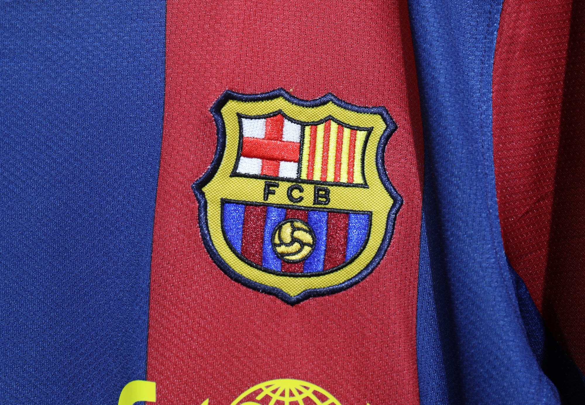 Camisa Barcelona Home 10/11 (Versão Manga Longa Jogador Retrô)