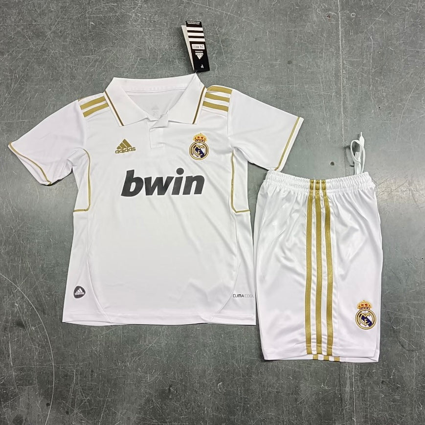 Kit Real Madrid Home 11/12 Conjunto Infantil (Versão Curta Retrô)