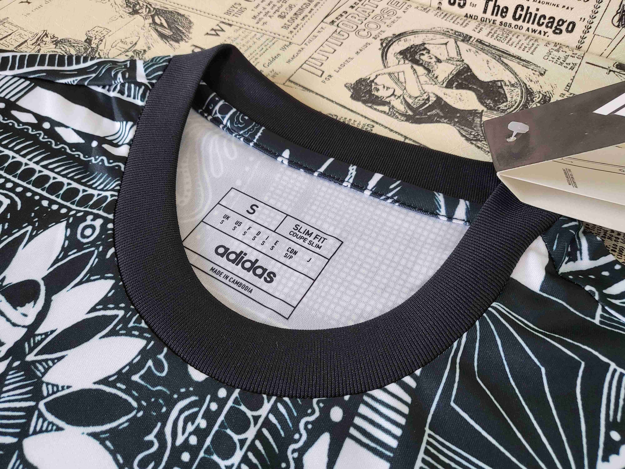 Camisa Arsenal F.C. "Black and White Style" 23/24 (Versão Torcedor) | EDIÇÃO ESPECIAL