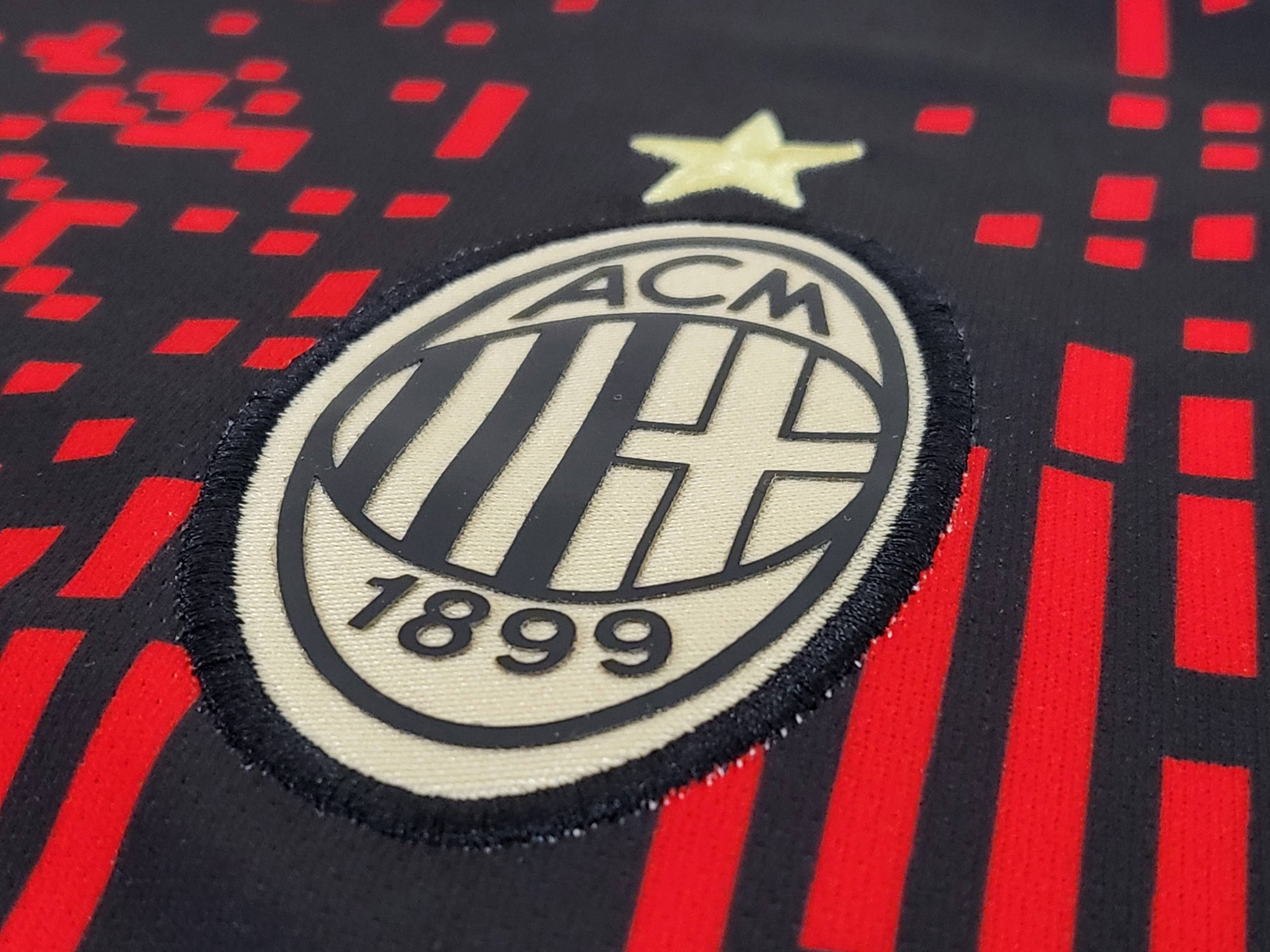 Camisa AC Milan "Red Pixels" 23/24 (Versão Torcedor) | EDIÇÃO ESPECIAL