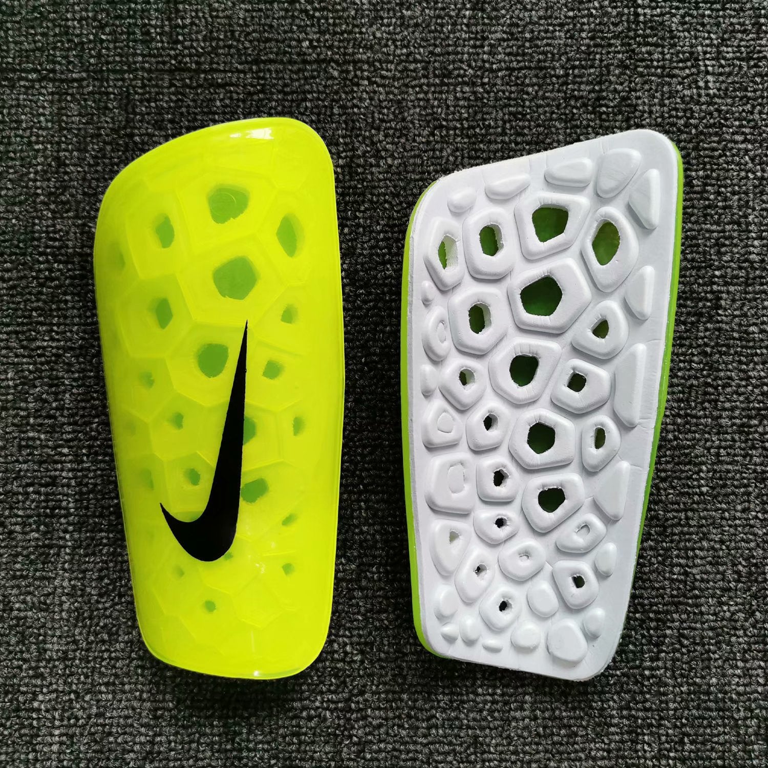 Caneleira Nike Version | Acessórios Esportivos (Entregas Acima de 20€)