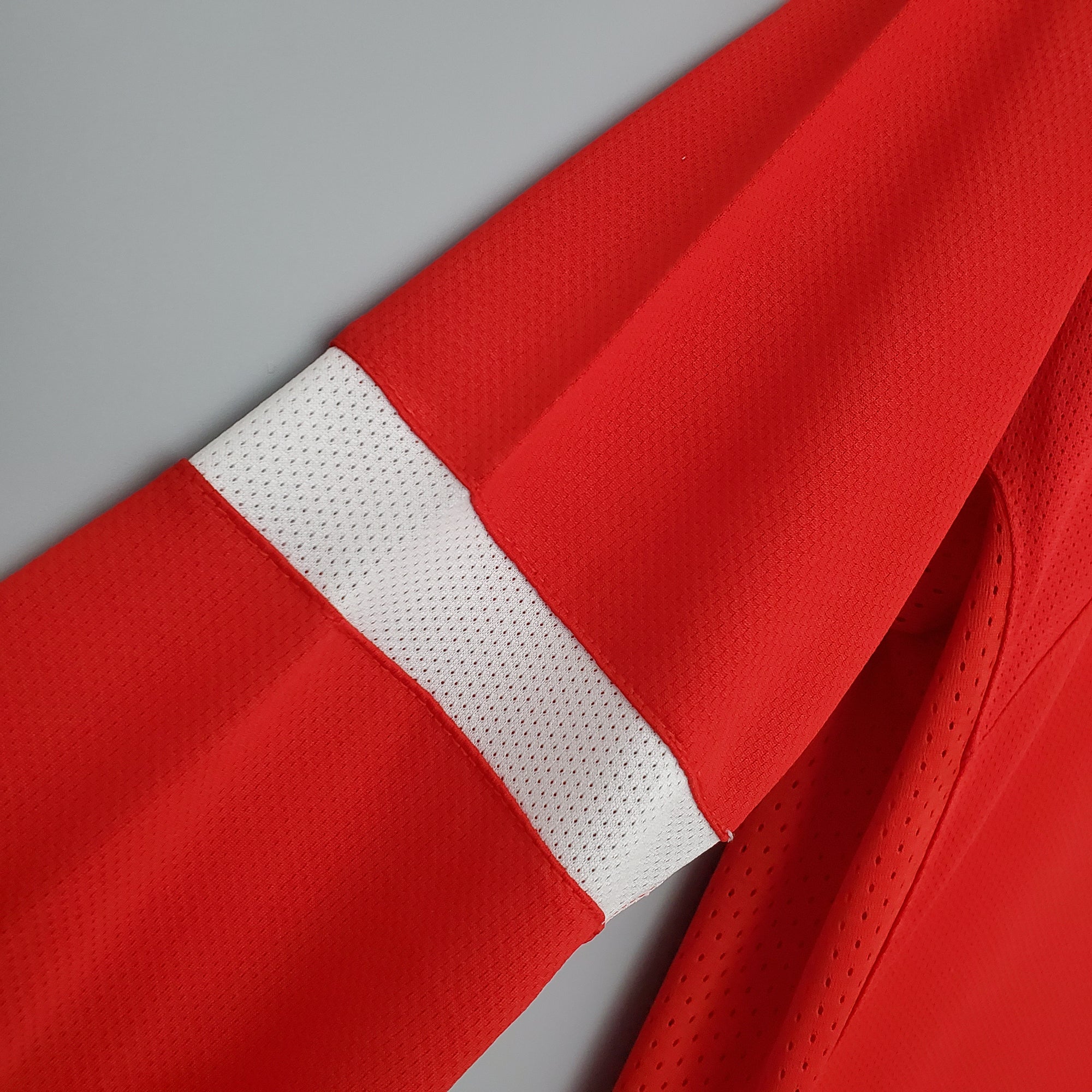Camisa Manchester United Home 04/05 (Versão Manga Longa Retrô)