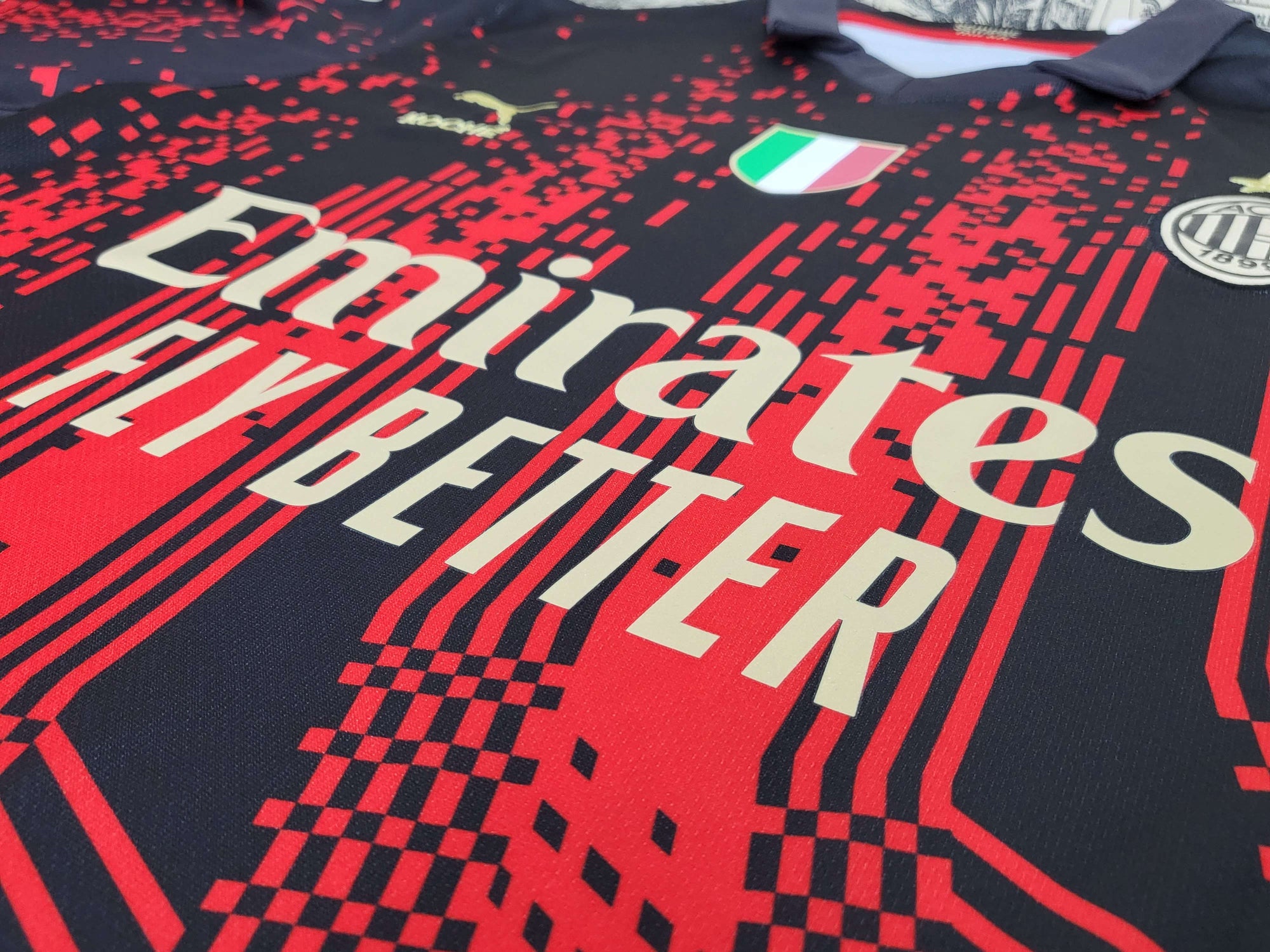 Camisa AC Milan "Red Pixels" 23/24 (Versão Torcedor) | EDIÇÃO ESPECIAL