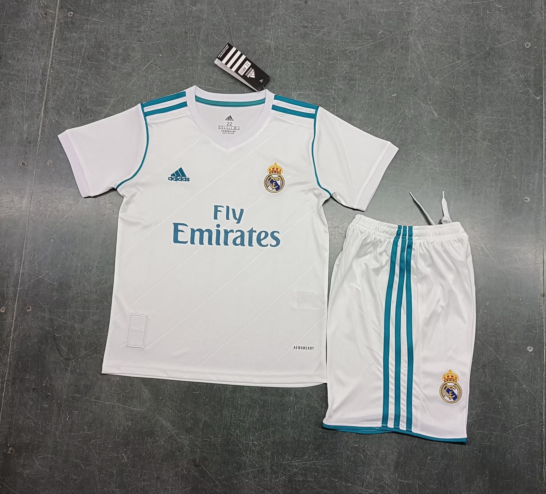 Kit Real Madrid Home 17/18 Conjunto Infantil (Versão Torcedor Retrô)