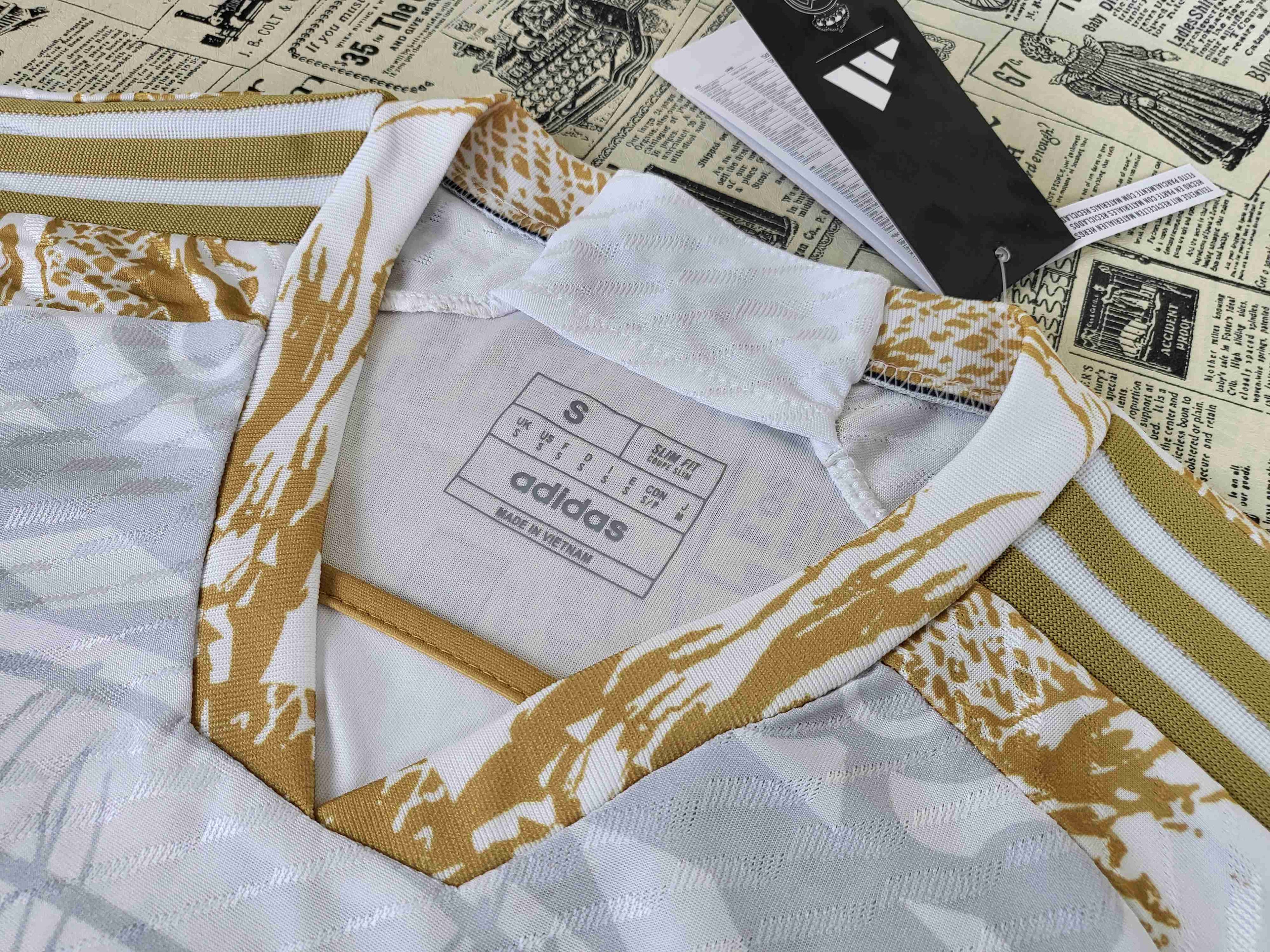 Camisa Real Madrid "Golden-White Style" 23/24 (Versão Jogador) | EDIÇÃO ESPECIAL