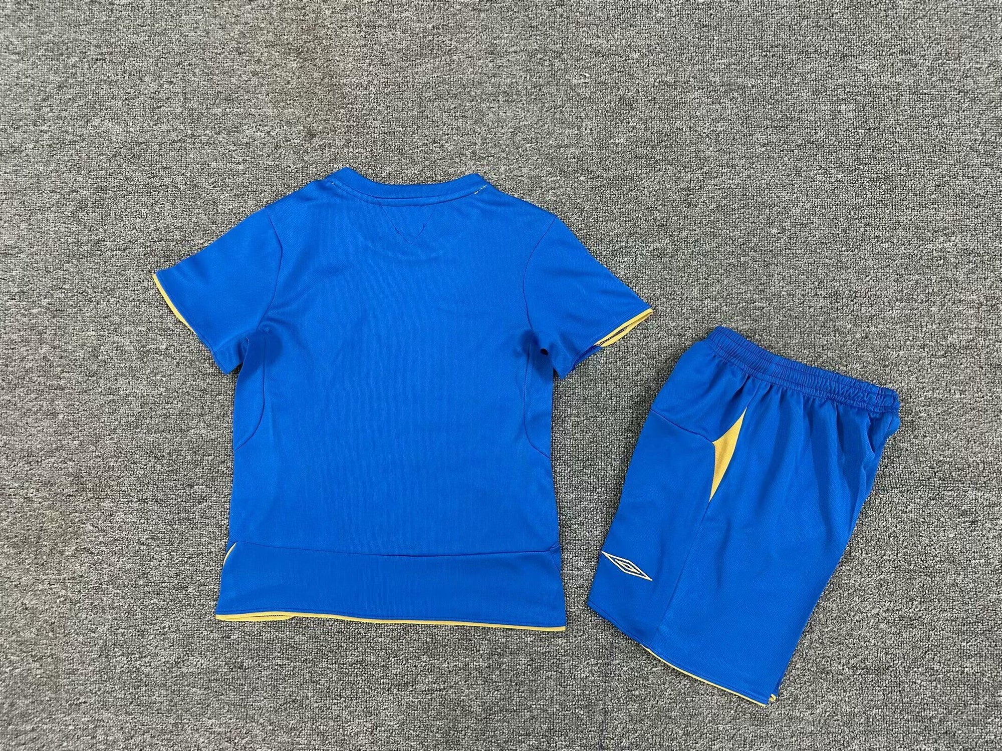 Kit Chelsea F.C. Home 05/06 Conjunto Infantil (Versão Torcedor Retro)