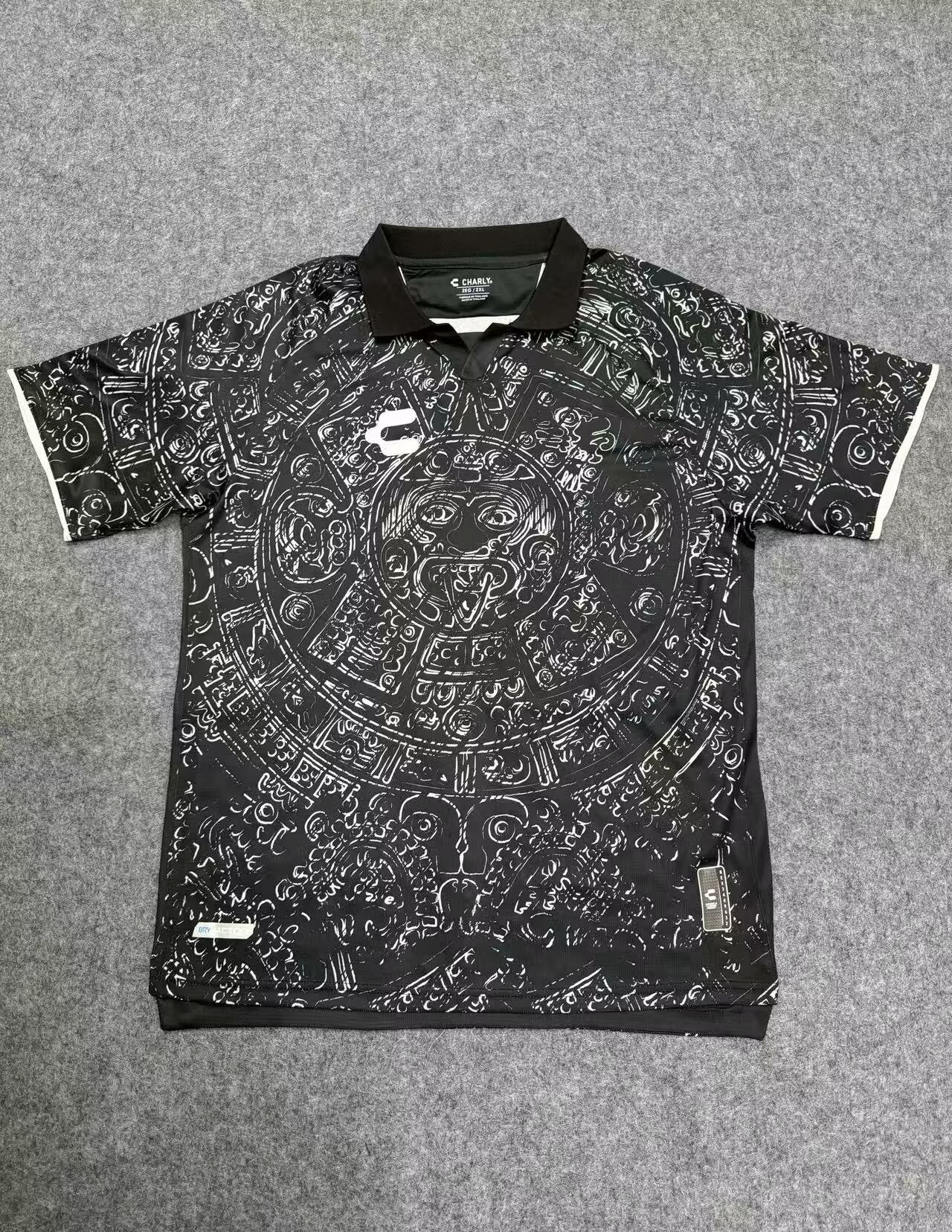 Camisa Seleção do México "Pedra do Sol / Preta" (Versão Torcedor) | EDIÇÃO ESPECIAL