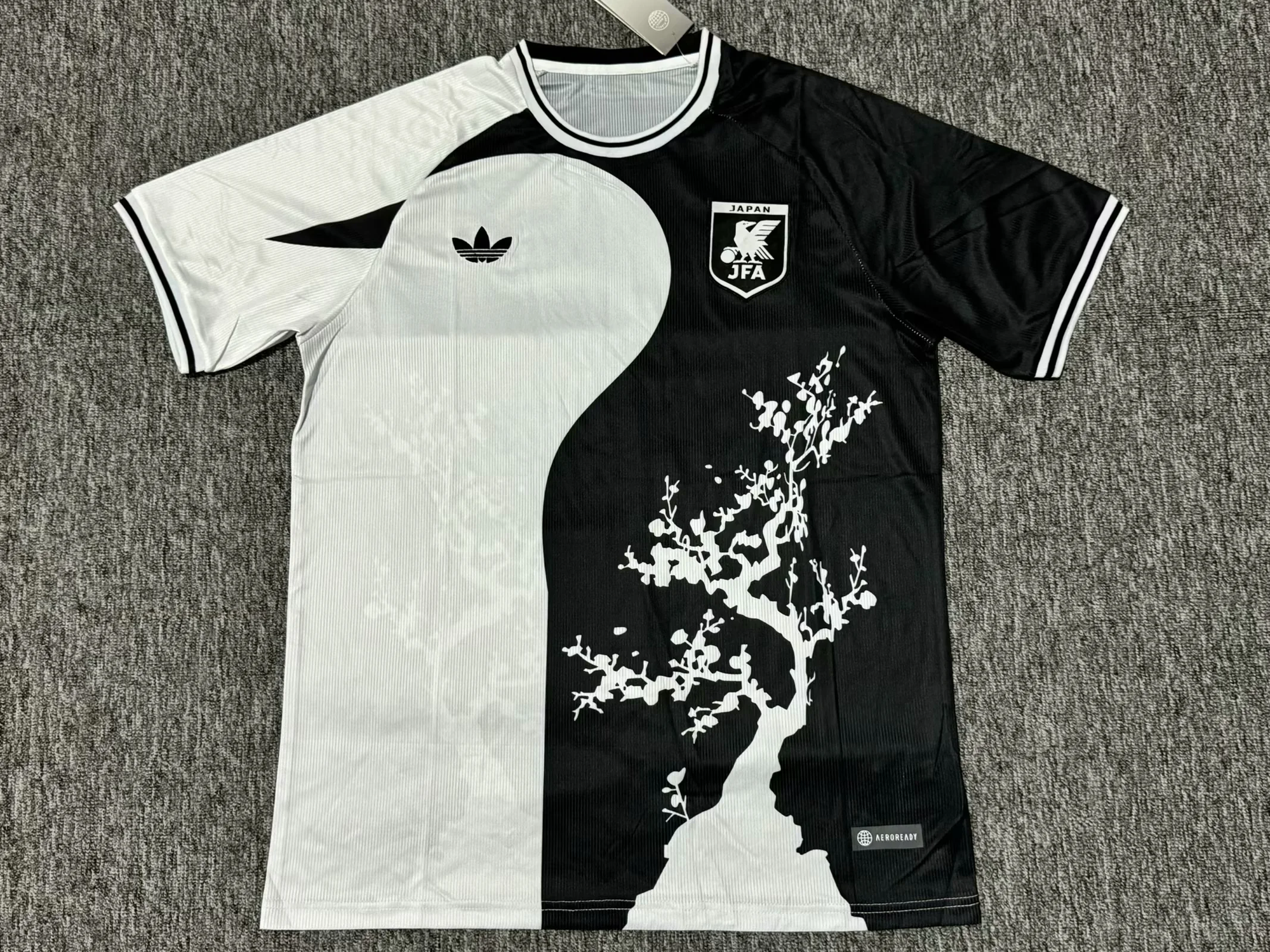 Camisa Seleção do Japão "Black-White" 24/25 (Versão Torcedor) | EDIÇÃO ESPECIAL