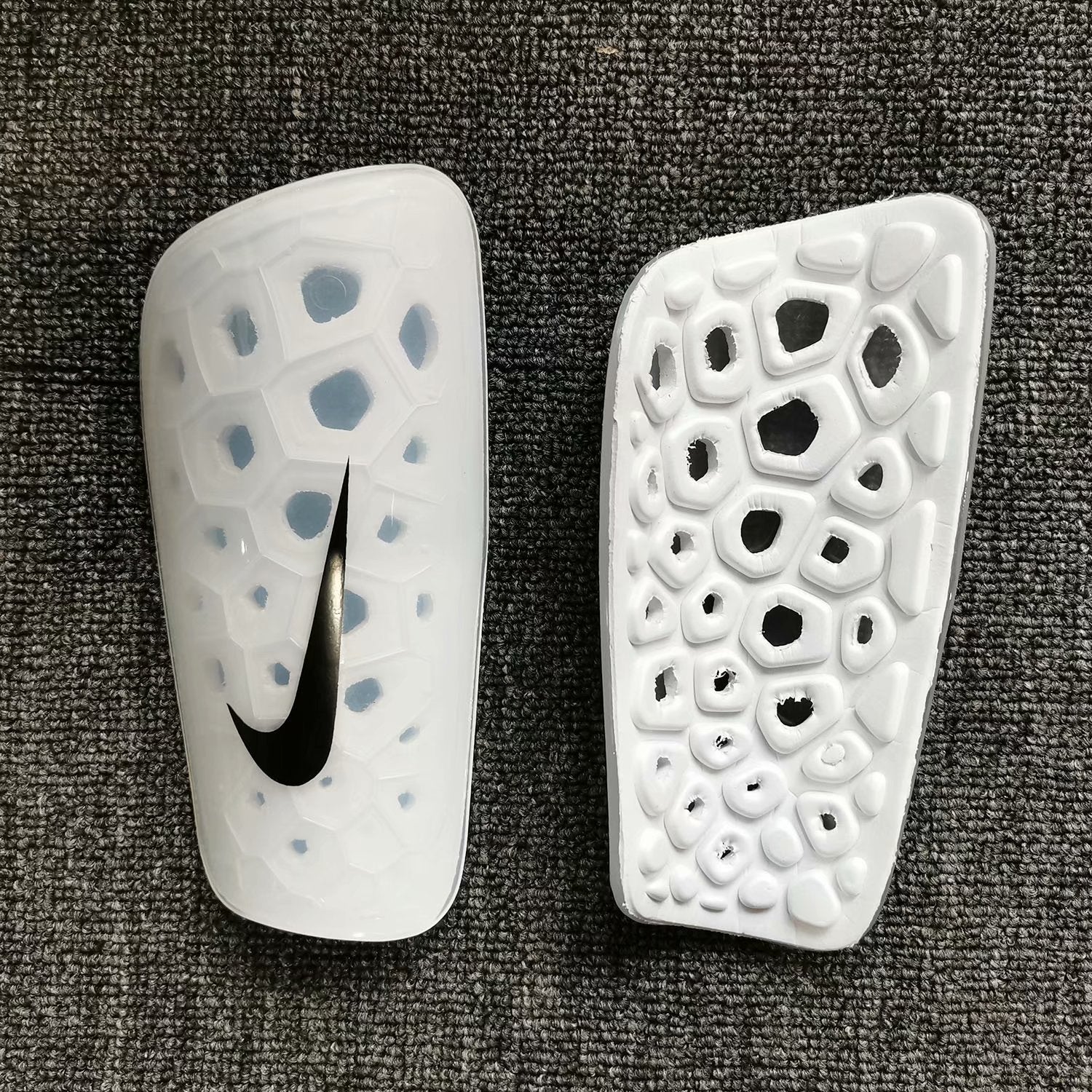 Caneleira Nike Version | Acessórios Esportivos (Entregas Acima de 20€)