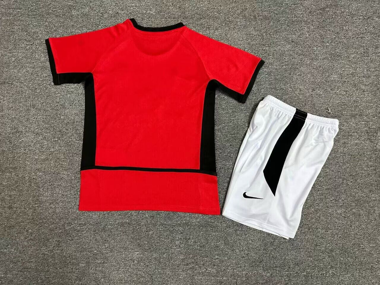 Camisa Manchester United Home 03/04 Conjunto Infantil (Versão Retrô)