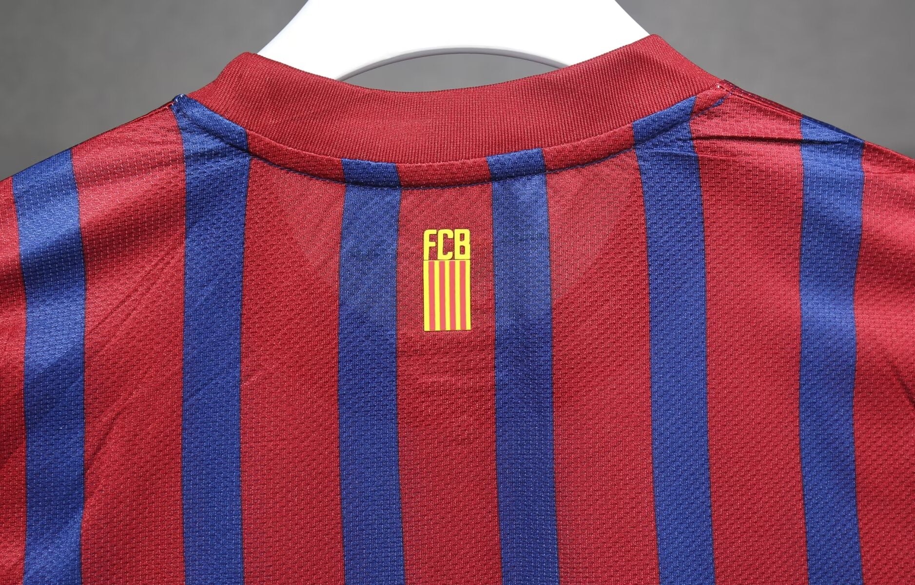 Camisa Barcelona Home 11/12 (Versão Manga Longa Jogador Retrô)