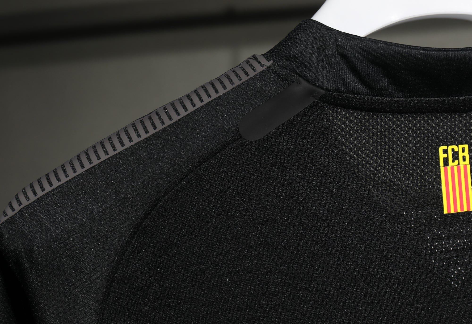 Camisa Barcelona Away 11/12 (Versão Manga Longa Jogador Retrô)