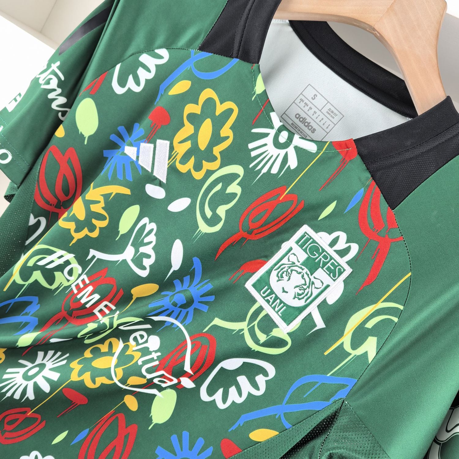 Camisa Tigres UANL "Flower Style" 24/25 (Versão Torcedor) | EDIÇÃO ESPECIAL