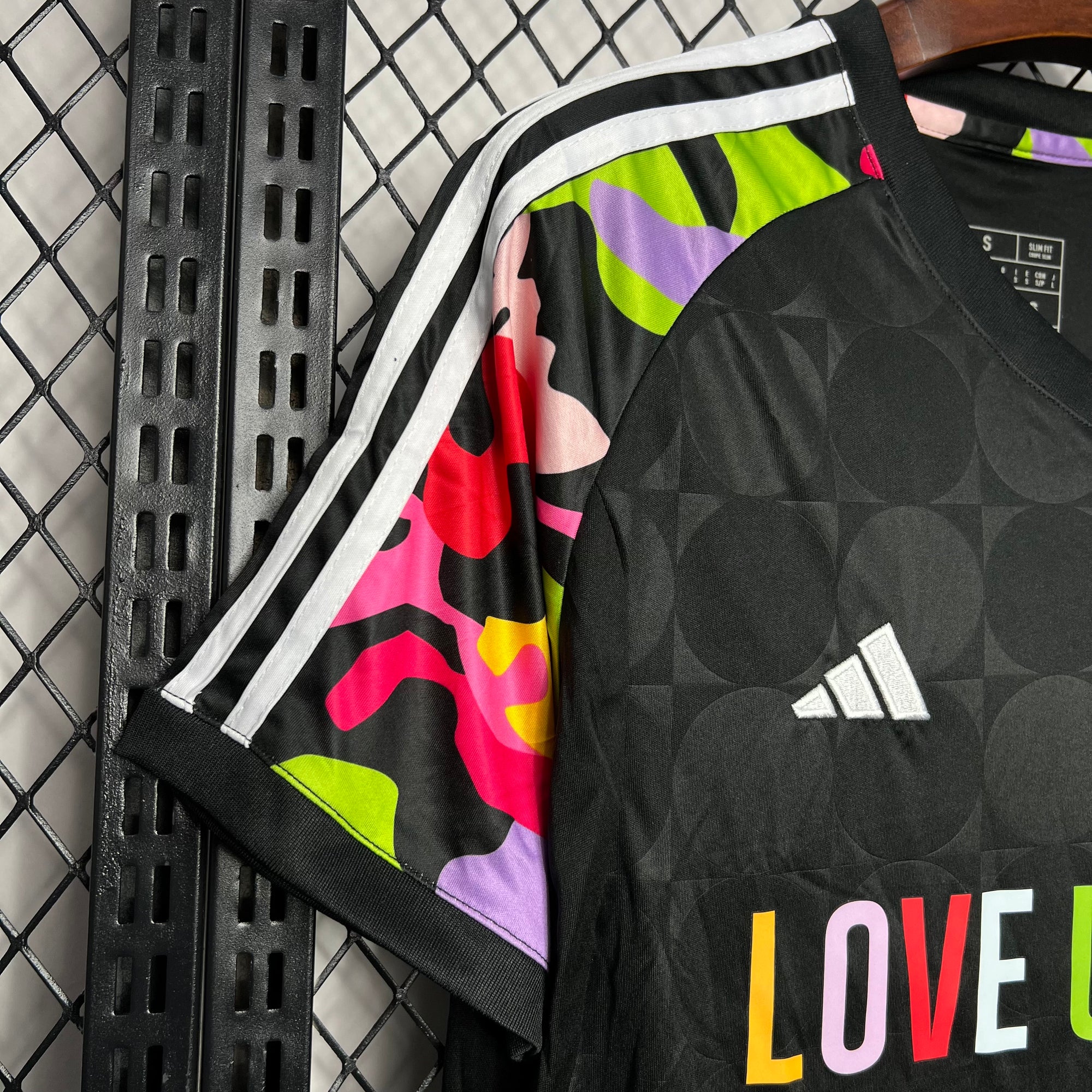 Camisa Real Madrid CF "Love Unites" (Versão Torcedor) | EDIÇÃO ESPECIAL