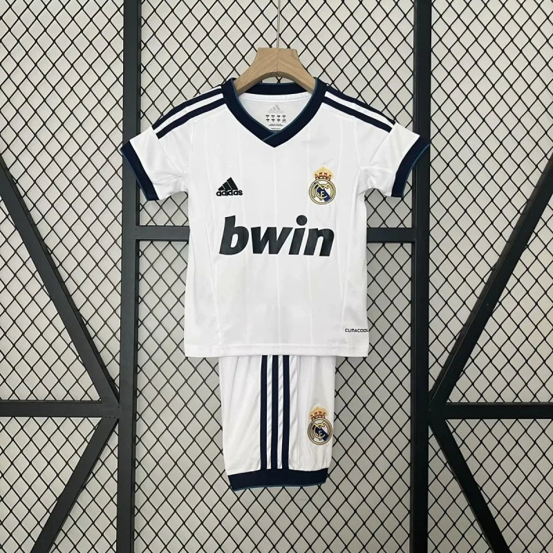 Kit Real Madrid Home 12/13 Conjunto Infantil (Versão Curta Retrô)