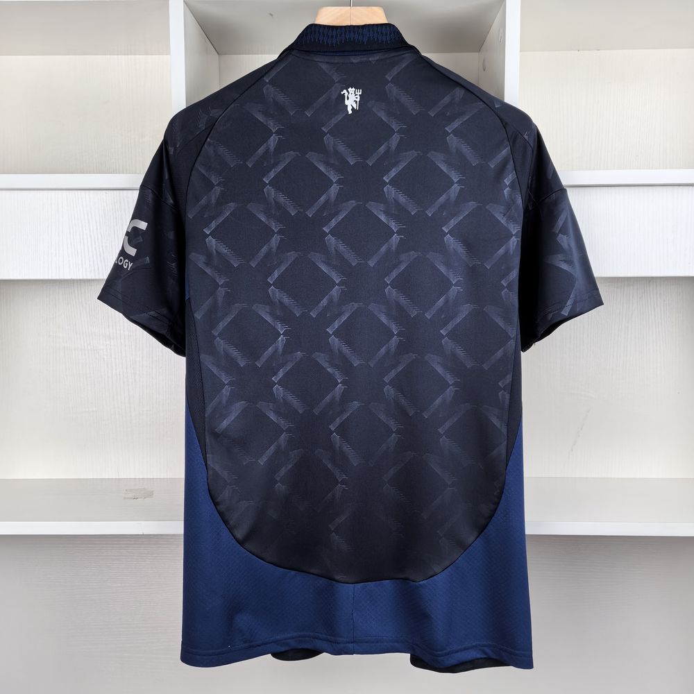 Camisa Manchester United "Dark Blue Polo" 24/25 (Versão Torcedor) | EDIÇÃO ESPECIAL