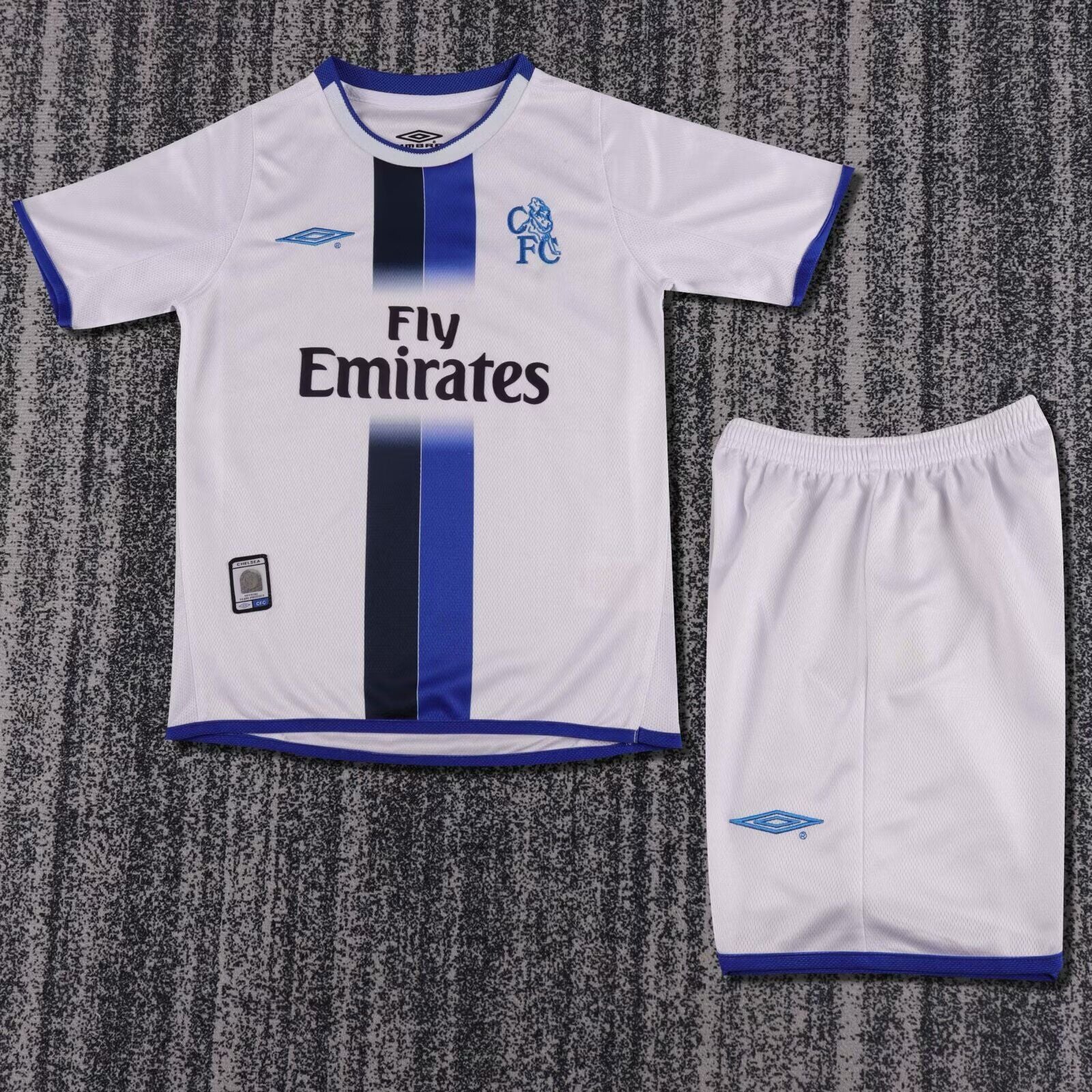 Kit Chelsea F.C. Away 03/05 Conjunto Infantil (Versão Torcedor Retro)
