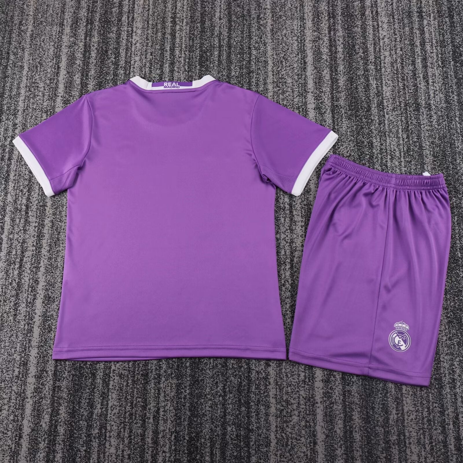 Kit Real Madrid Third 16/17 Conjunto Infantil (Versão Torcedor Retrô)