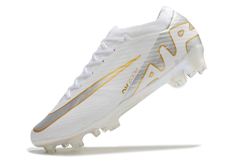 Chuteira Campo Nike Zoom Mercurial Vapor 15 Elite FG Branca, Prata e Dourada | Football Boots