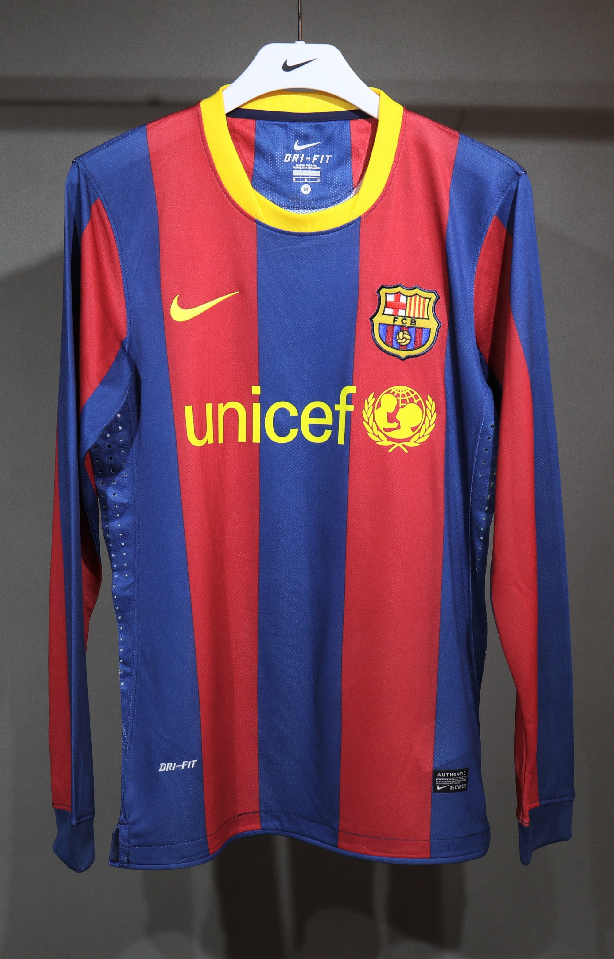 Camisa Barcelona Home 10/11 (Versão Manga Longa Jogador Retrô)