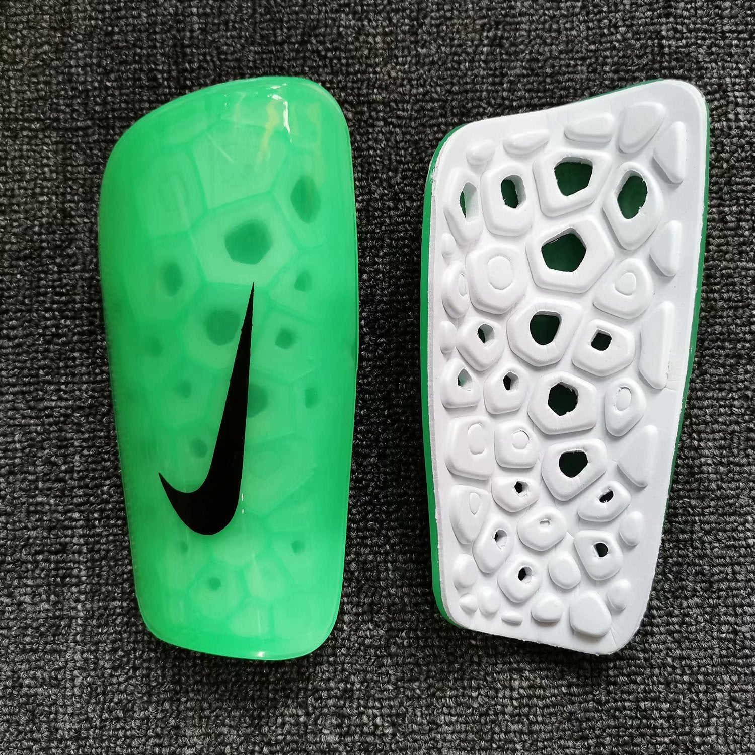 Caneleira Nike Version | Acessórios Esportivos (Entregas Acima de 20€)