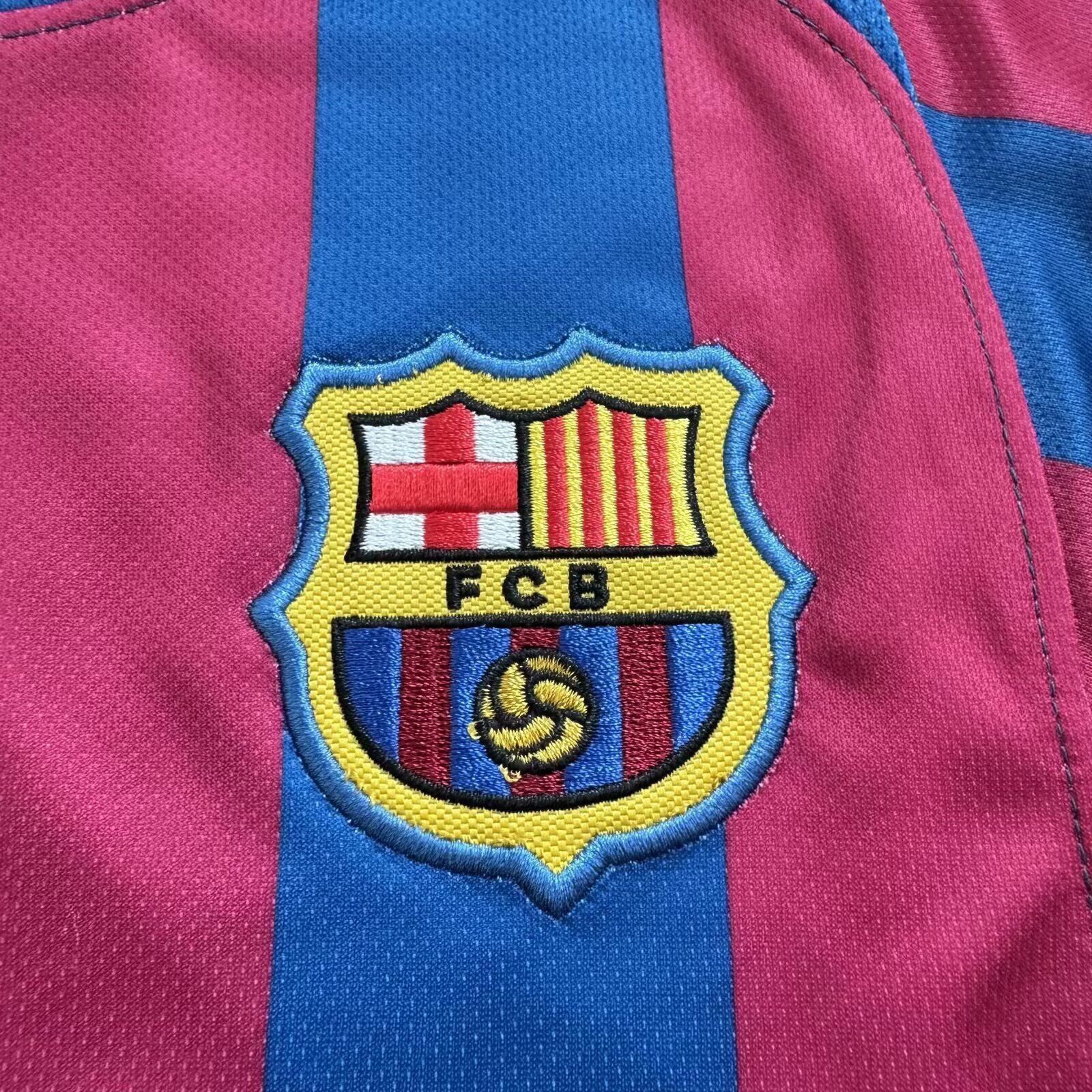 Kit Barcelona Home Conjunto Infantil 05/06 (Versão Manga Longa Retrô)