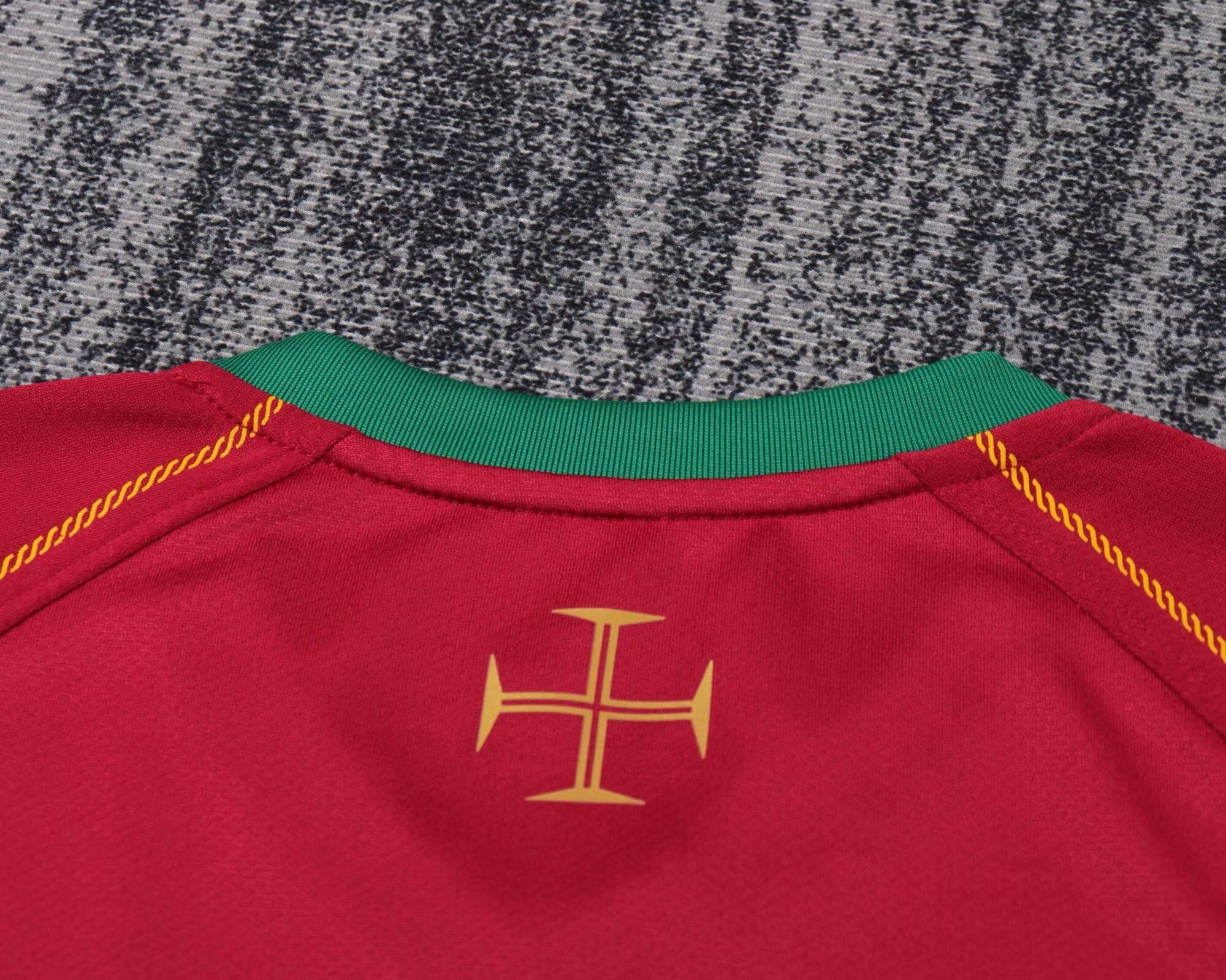 Kit Seleção Portuguesa Home 2006 Conjunto Infantil (Versão Curta Retrô)