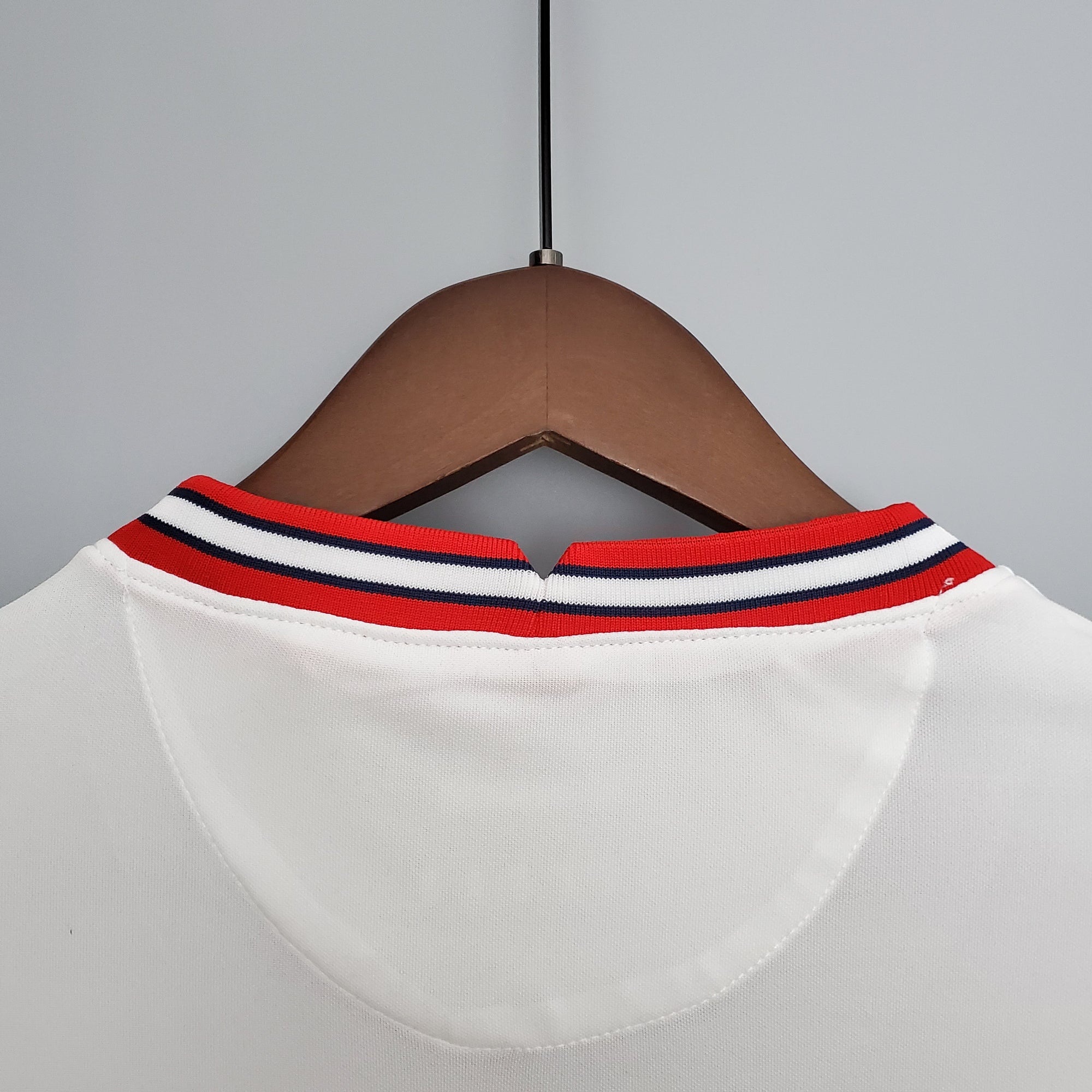 Camisa Paris Saint-Germain Fourth 21/22 (Versão Retrô)