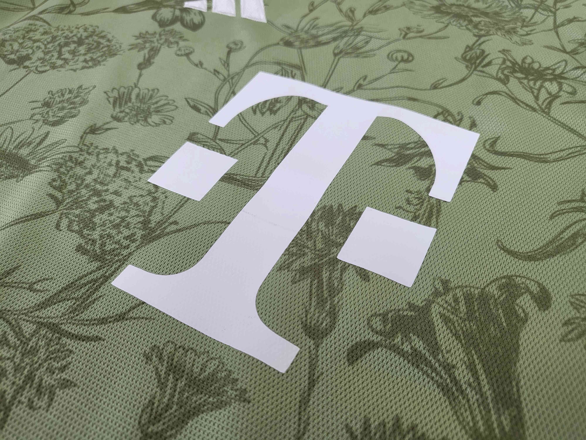 Camisa FC Bayern Munich "Green Flower" 23/24 (Versão Torcedor) | EDIÇÃO ESPECIAL