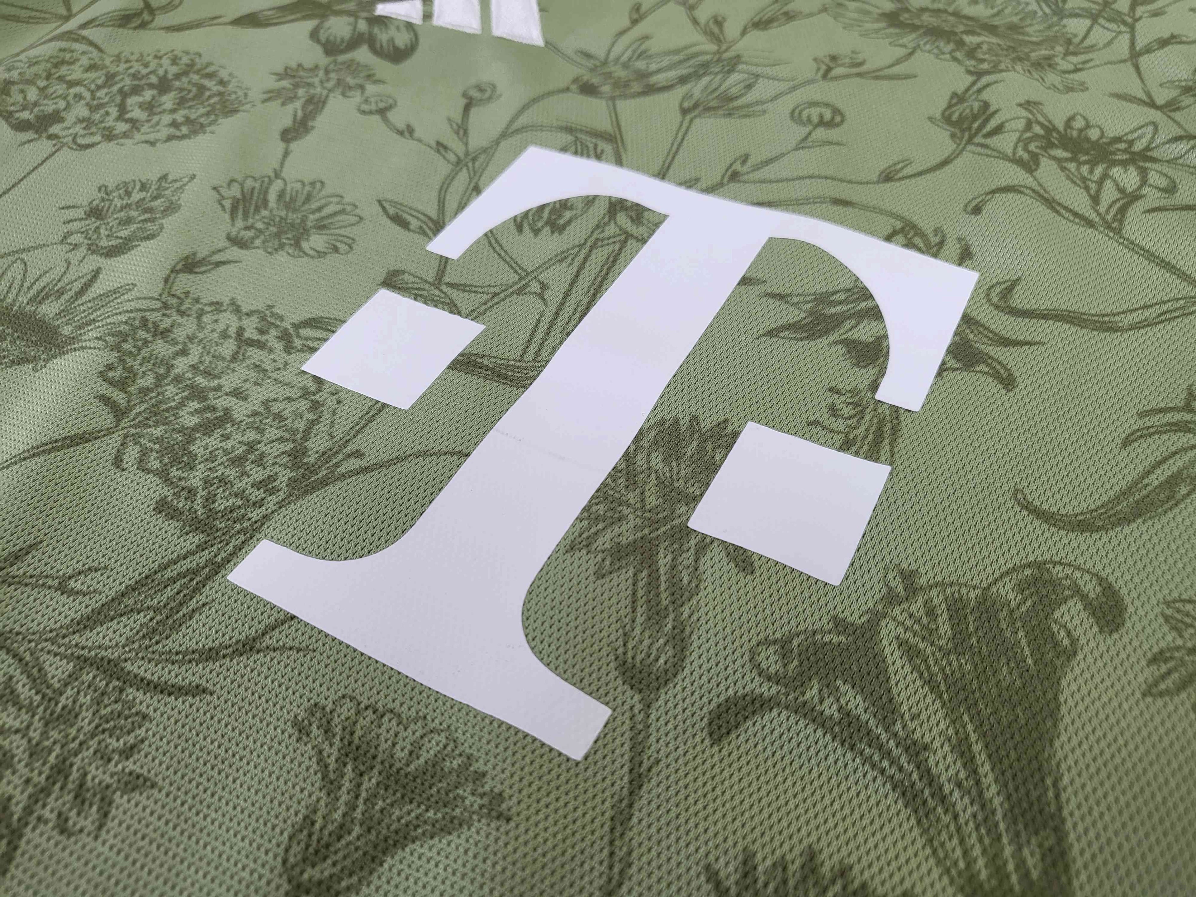 Camisa FC Bayern Munich "Green Flower" 23/24 (Versão Torcedor) | EDIÇÃO ESPECIAL