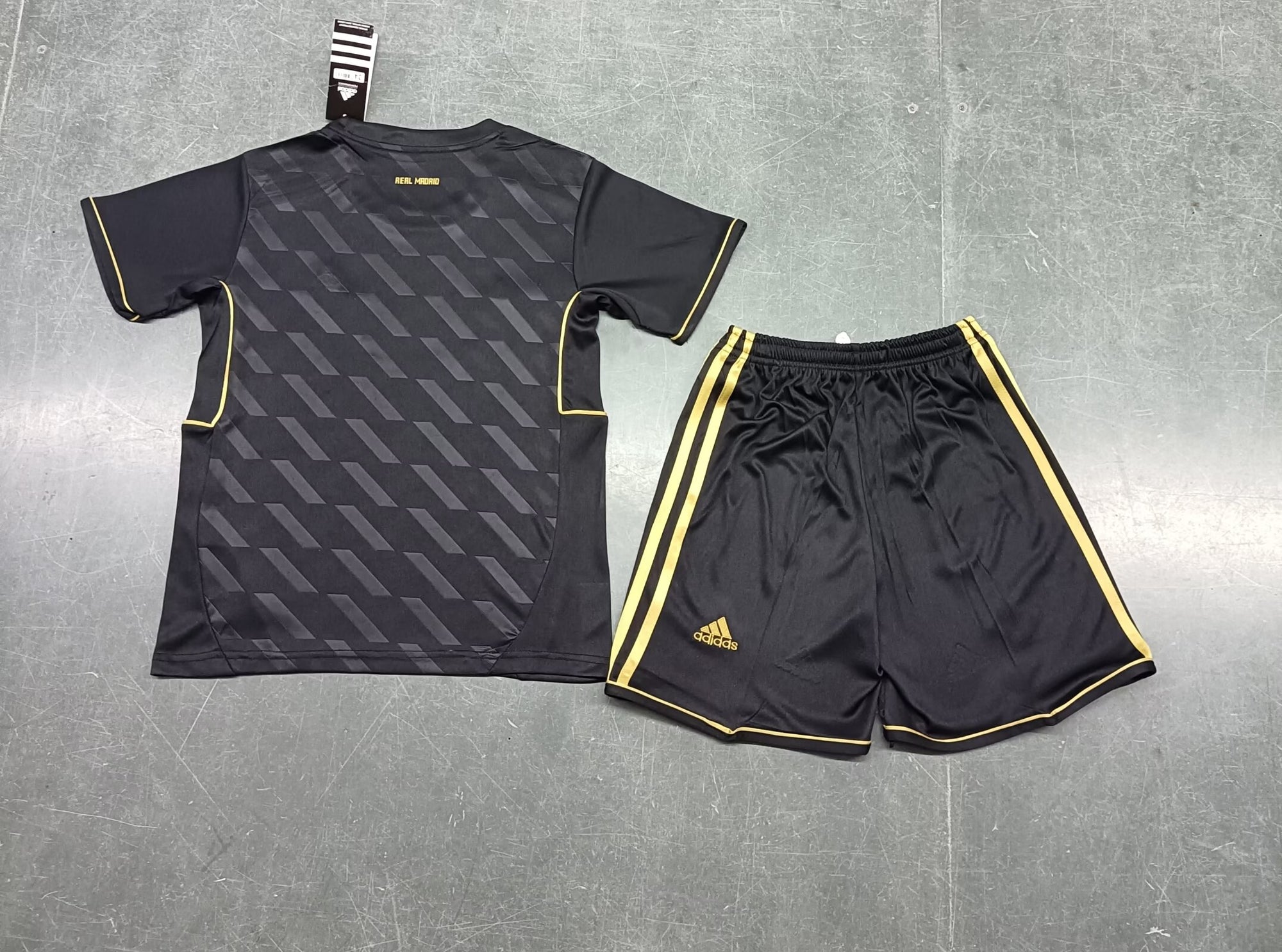 Kit Real Madrid Away 11/12 Conjunto Infantil (Versão Curta Retrô)