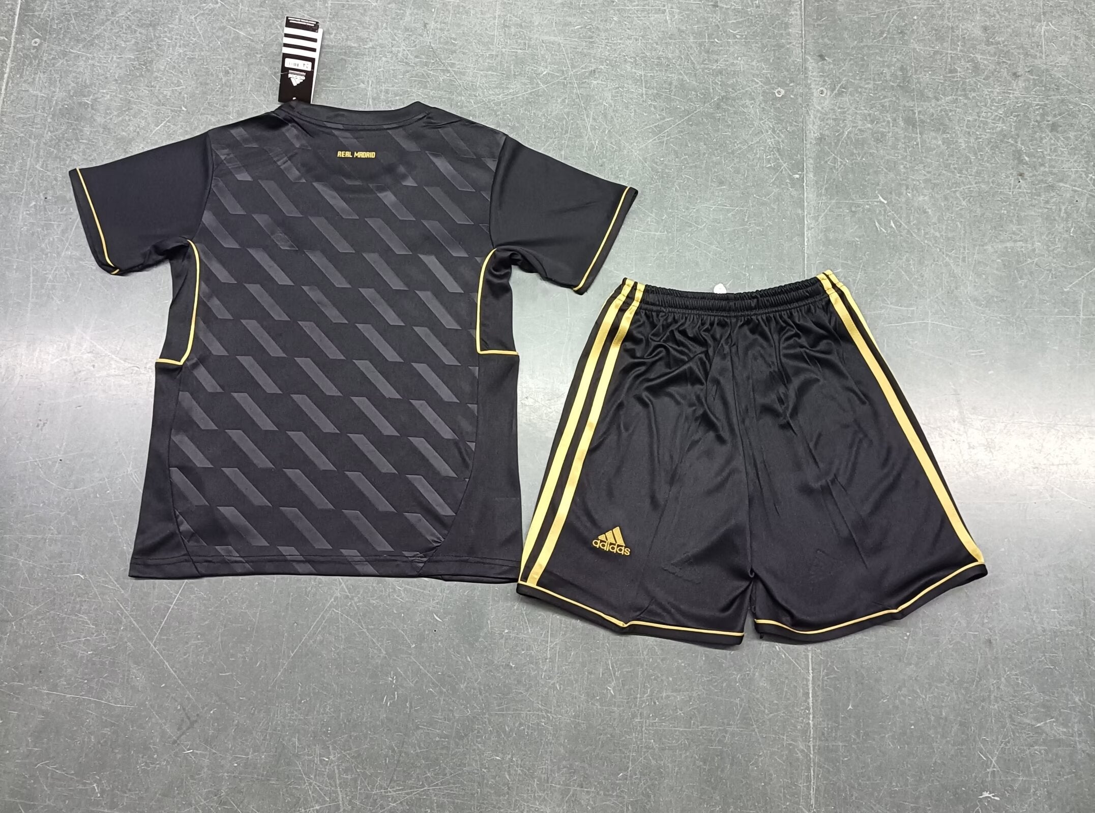 Kit Real Madrid Away 11/12 Conjunto Infantil (Versão Curta Retrô)