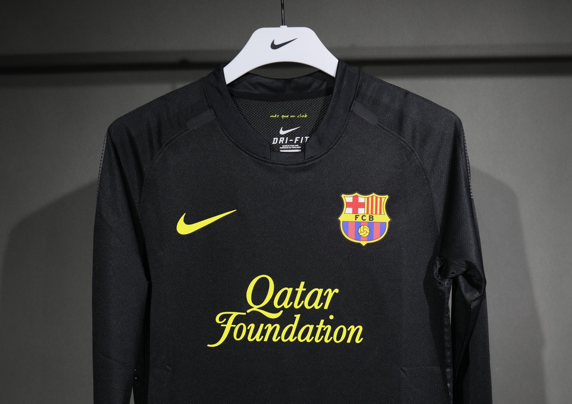 Camisa Barcelona Away 11/12 (Versão Manga Longa Jogador Retrô)