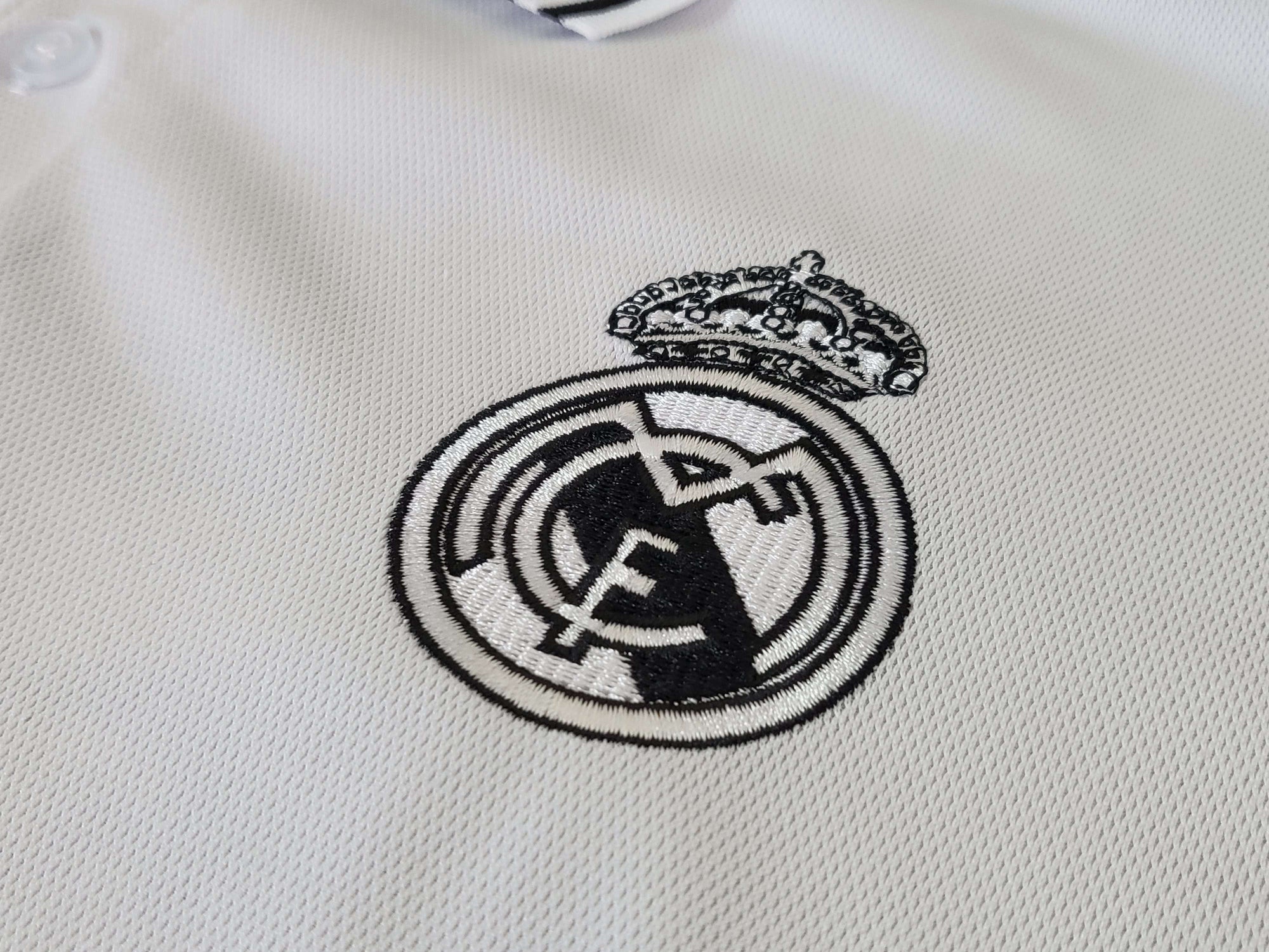 Camisa Real Madrid "White Polo Style" 23/24 (Versão Torcedor) | EDIÇÃO ESPECIAL