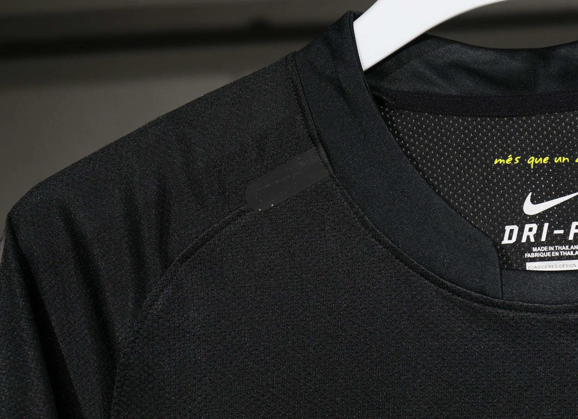 Camisa Barcelona Away 11/12 (Versão Manga Longa Jogador Retrô)