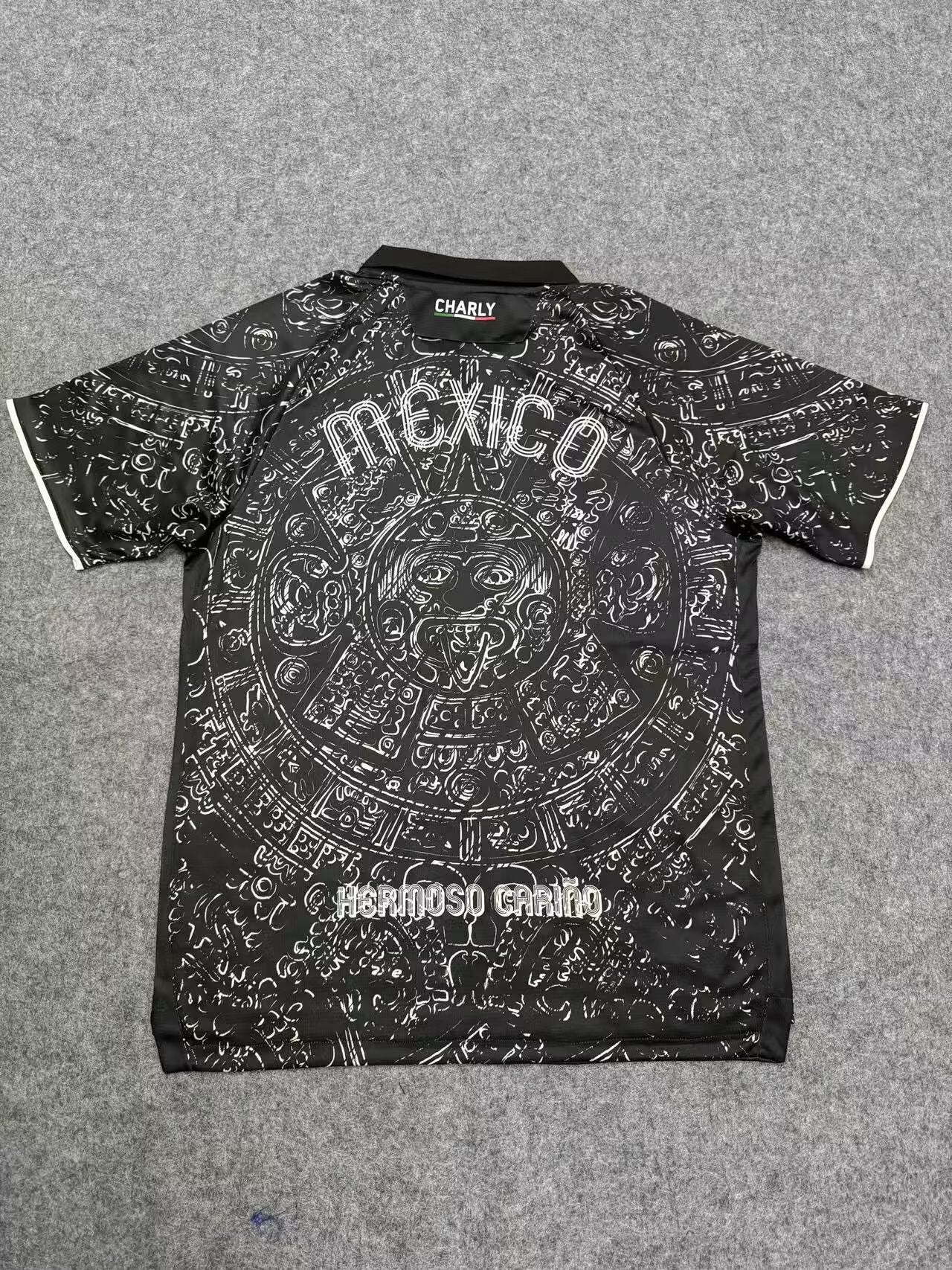 Camisa Seleção do México "Pedra do Sol / Preta" (Versão Torcedor) | EDIÇÃO ESPECIAL