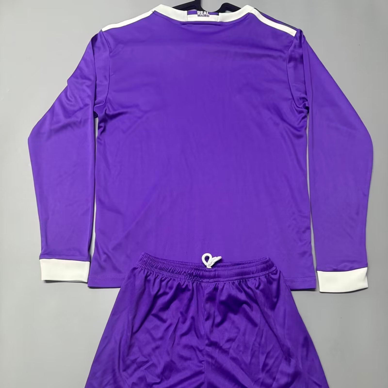 Kit Real Madrid Away 16/17 Conjunto Infantil (Versão Manga Longa Retrô)