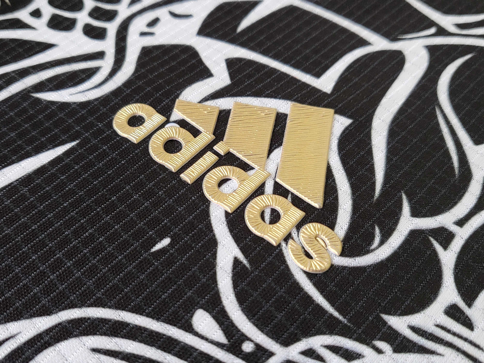 Camisa Real Madrid "Golden-White Dragon" 23/24 (Versão Jogador) | EDIÇÃO ESPECIAL