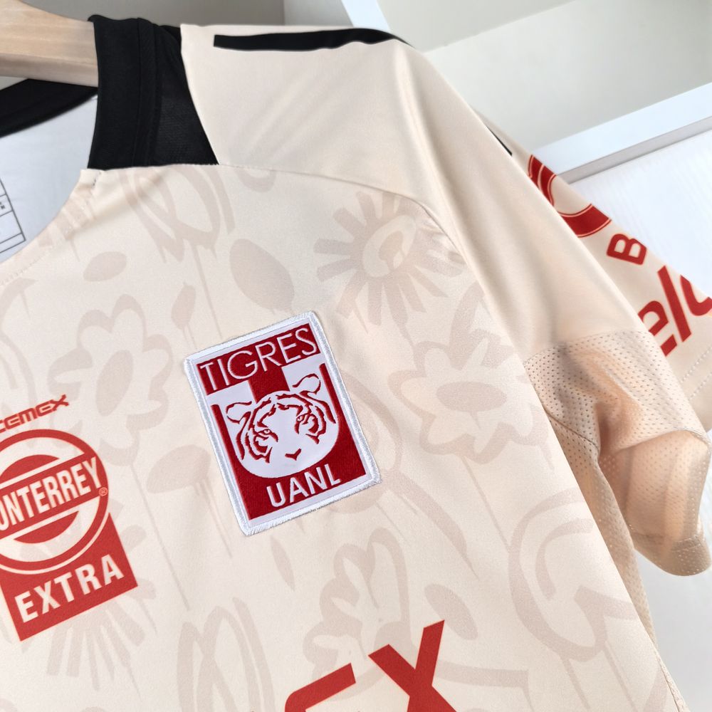 Camisa Tigres UANL "Red Flower Style" 24/25 (Versão Torcedor) | EDIÇÃO ESPECIAL