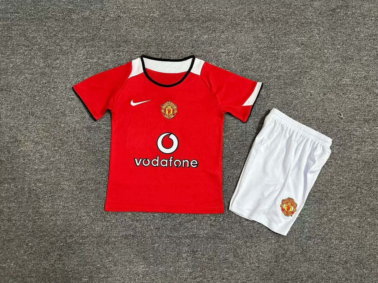 Camisa Manchester United Home 04/05 Conjunto Infantil (Versão Retrô)