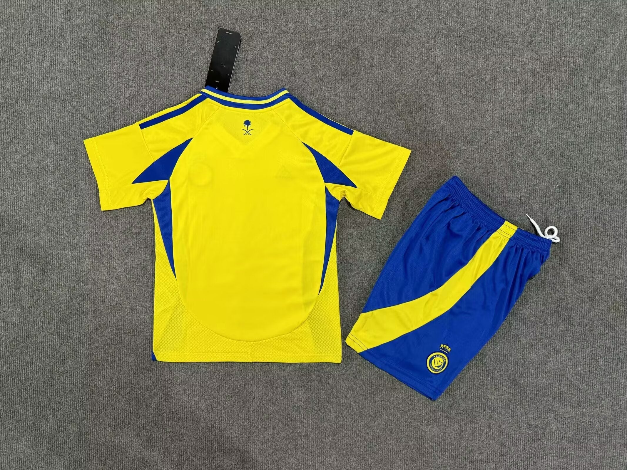 Kit Al-Nassr FC 24/25 Home Conjunto Infantil (Versão Torcedor)