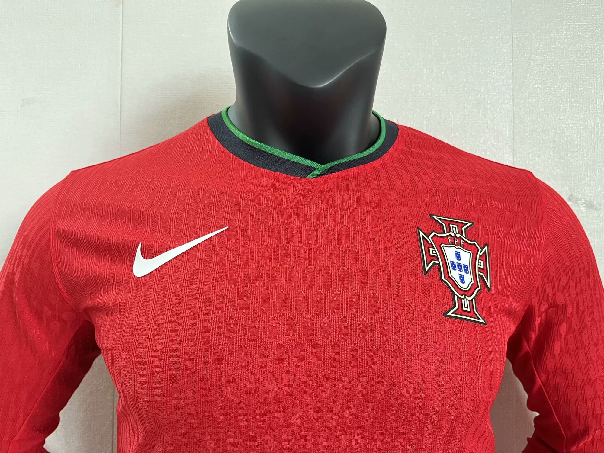 Camisa Seleção Portuguesa Home 2024 (Versão Manga Longa Jogador)