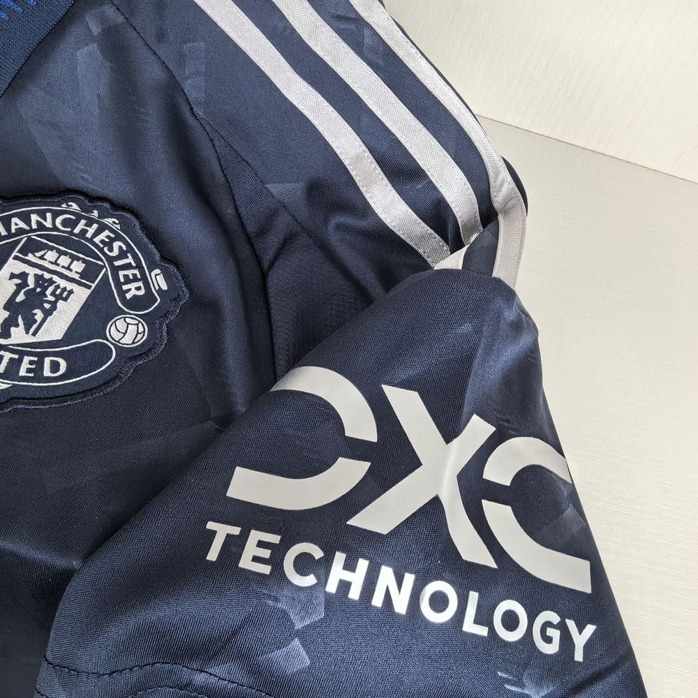 Camisa Manchester United "Dark Blue Polo" 24/25 (Versão Torcedor) | EDIÇÃO ESPECIAL
